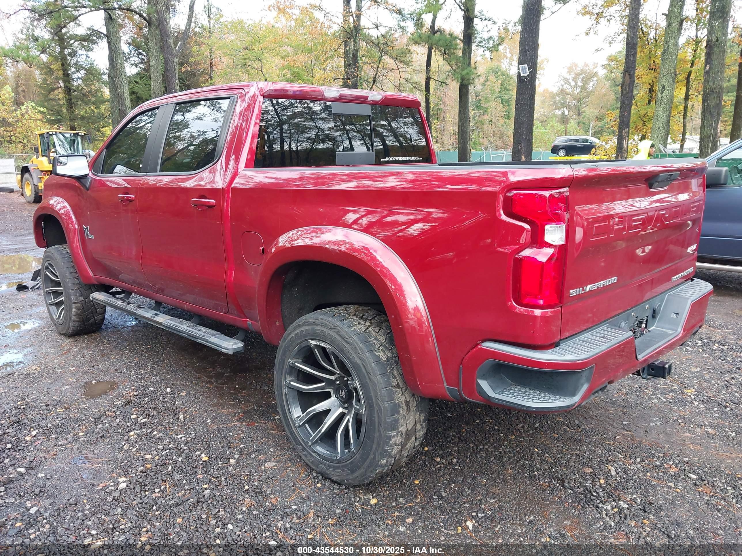 CHEVROLET SILVERADO image 3
