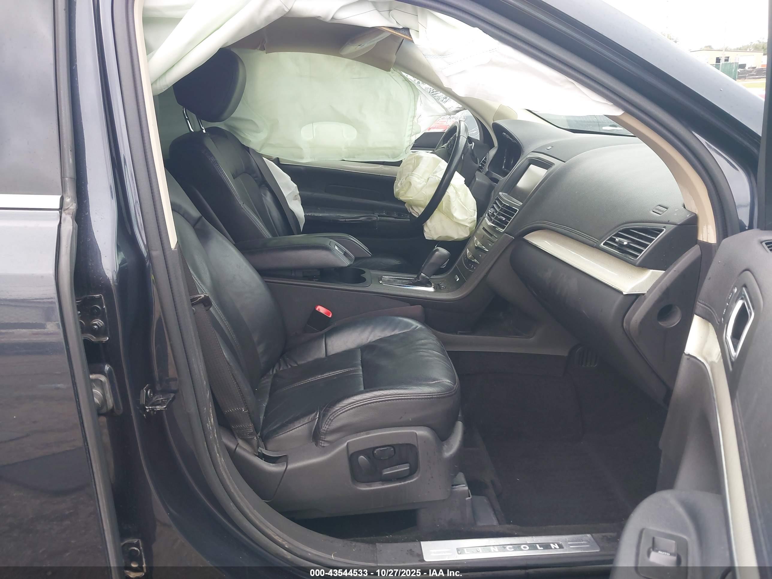 LINCOLN MKT image 5