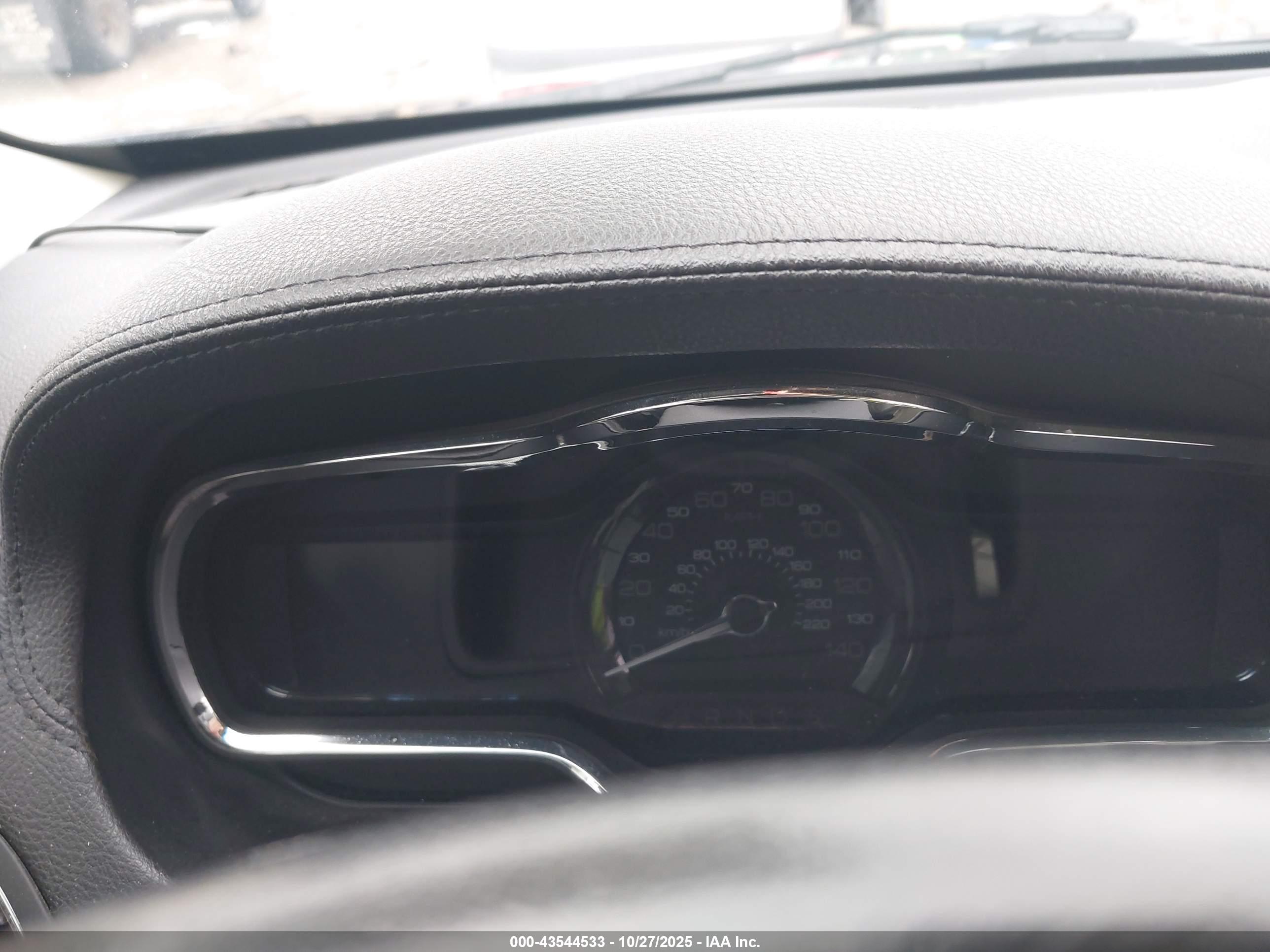 LINCOLN MKT image 7