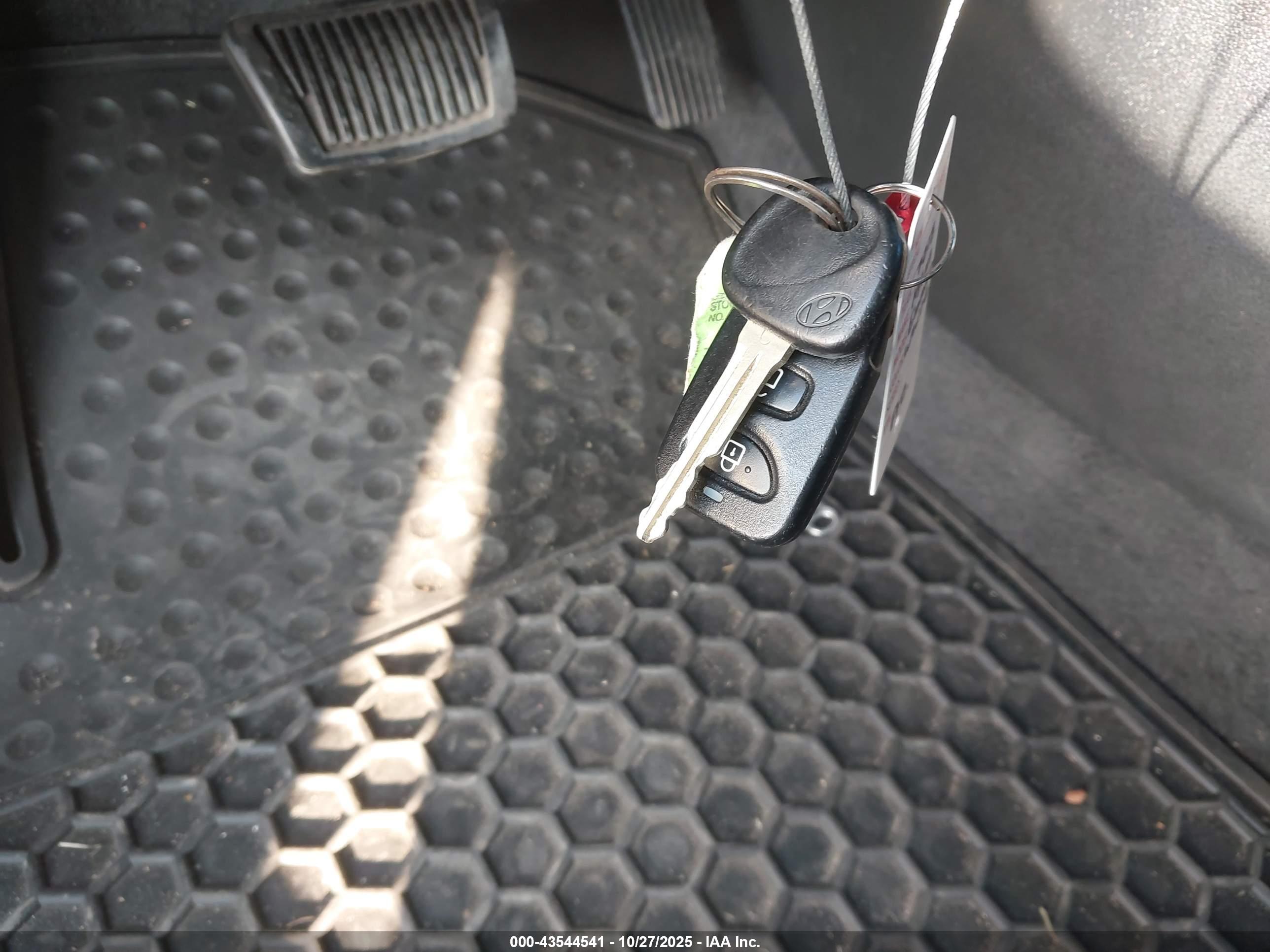 HYUNDAI ELANTRA image 11