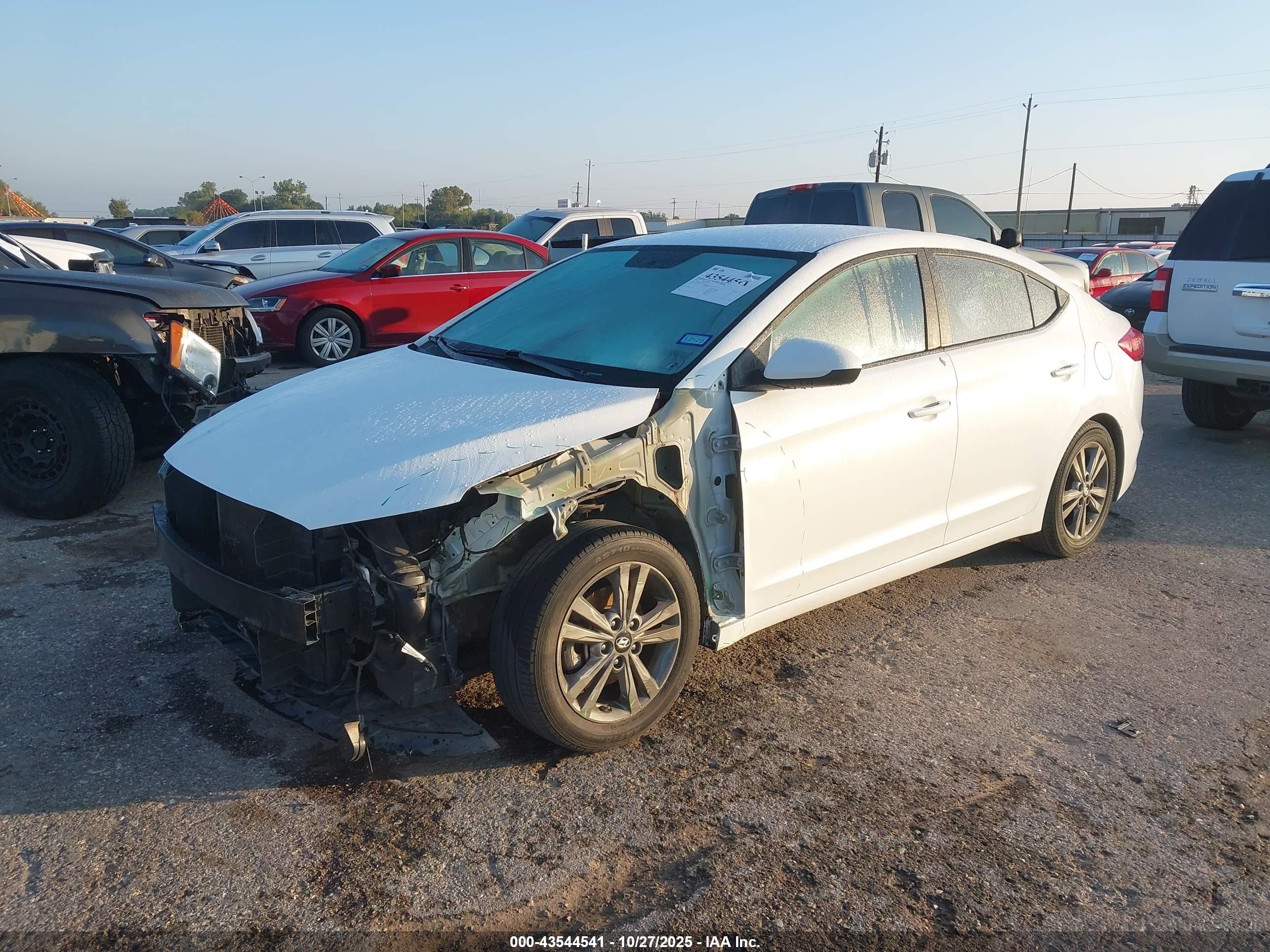 HYUNDAI ELANTRA image 2