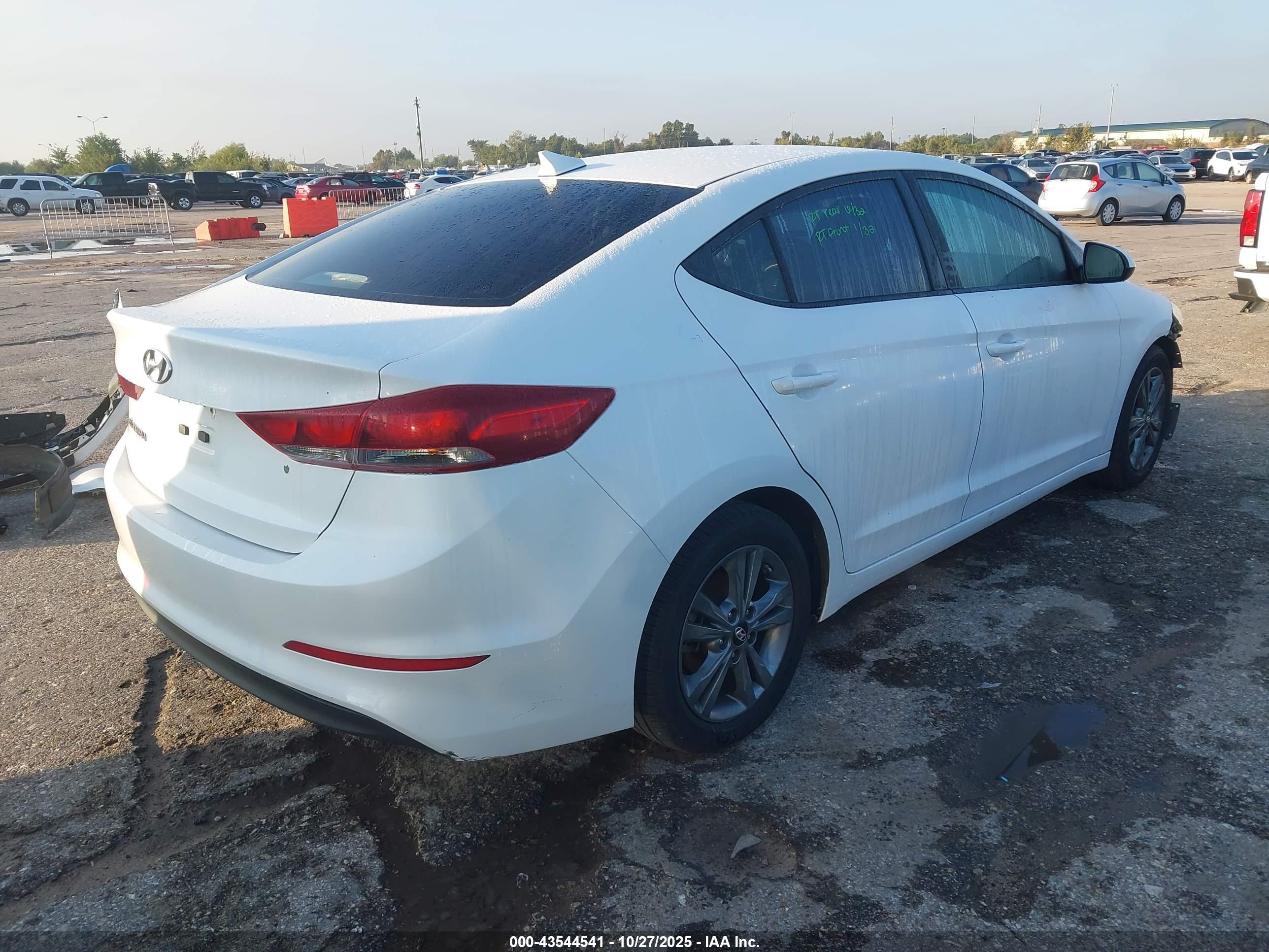 HYUNDAI ELANTRA image 4