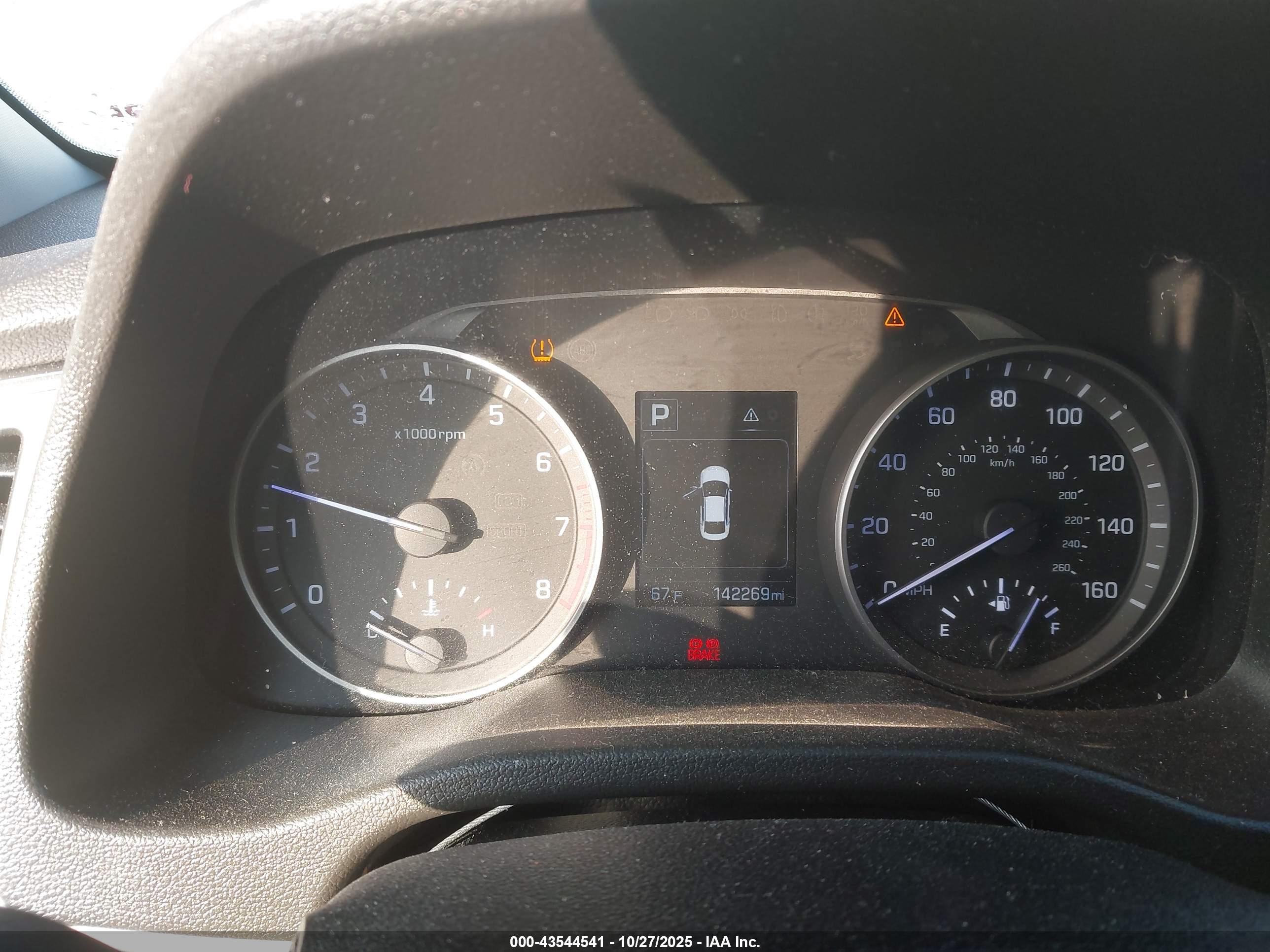 HYUNDAI ELANTRA image 7