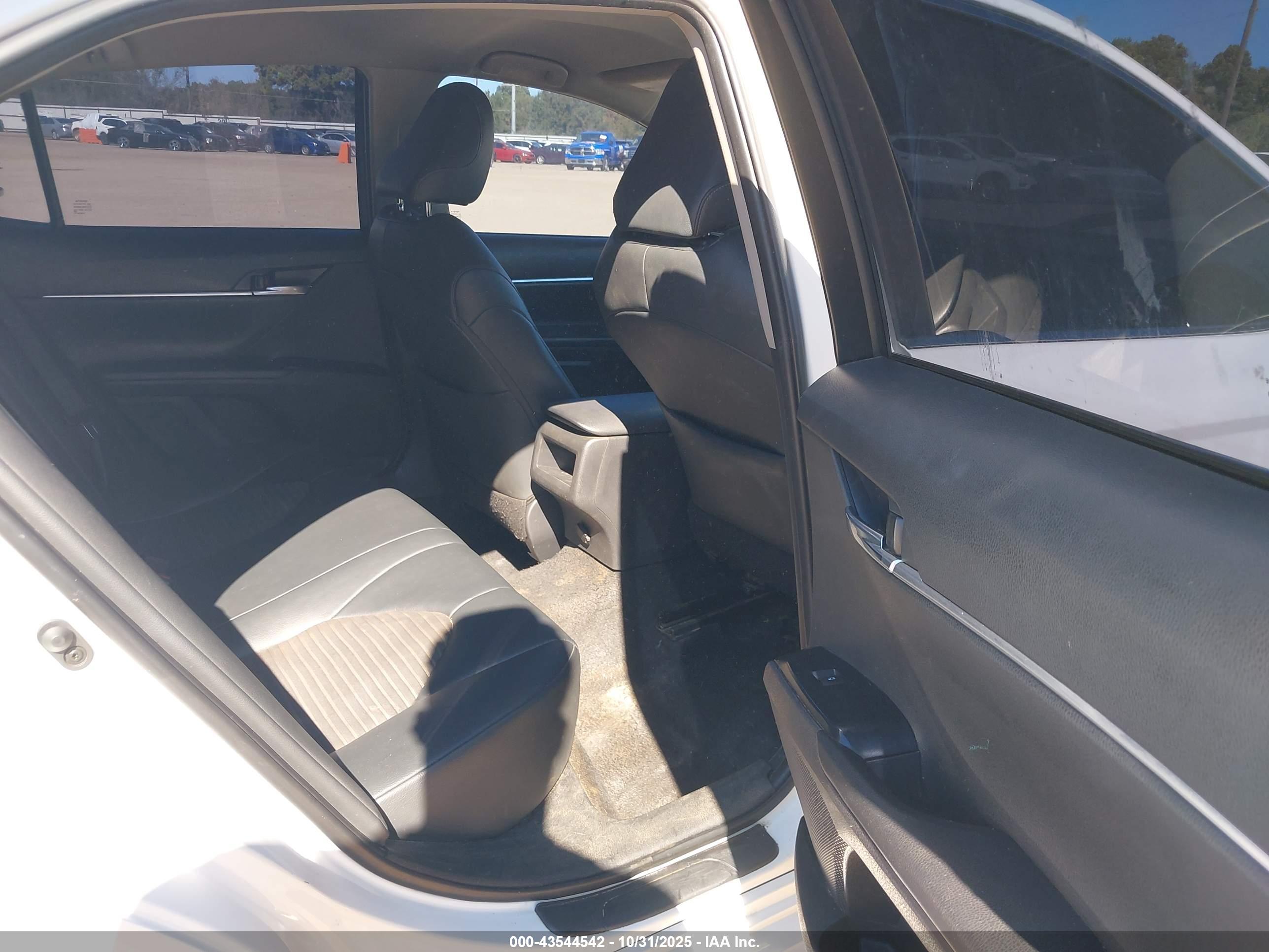 TOYOTA CAMRY image 8