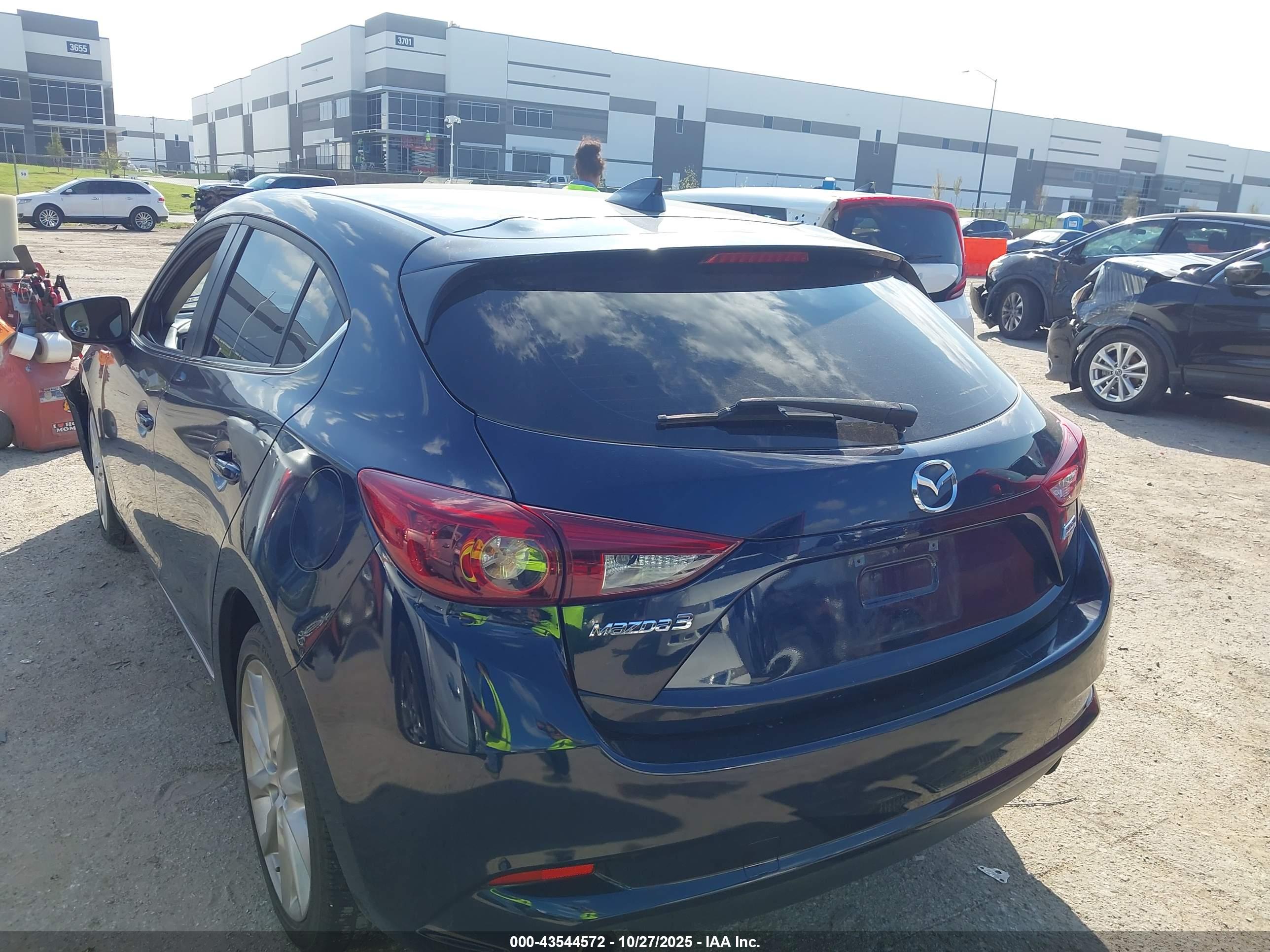 MAZDA MAZDA3 image 3
