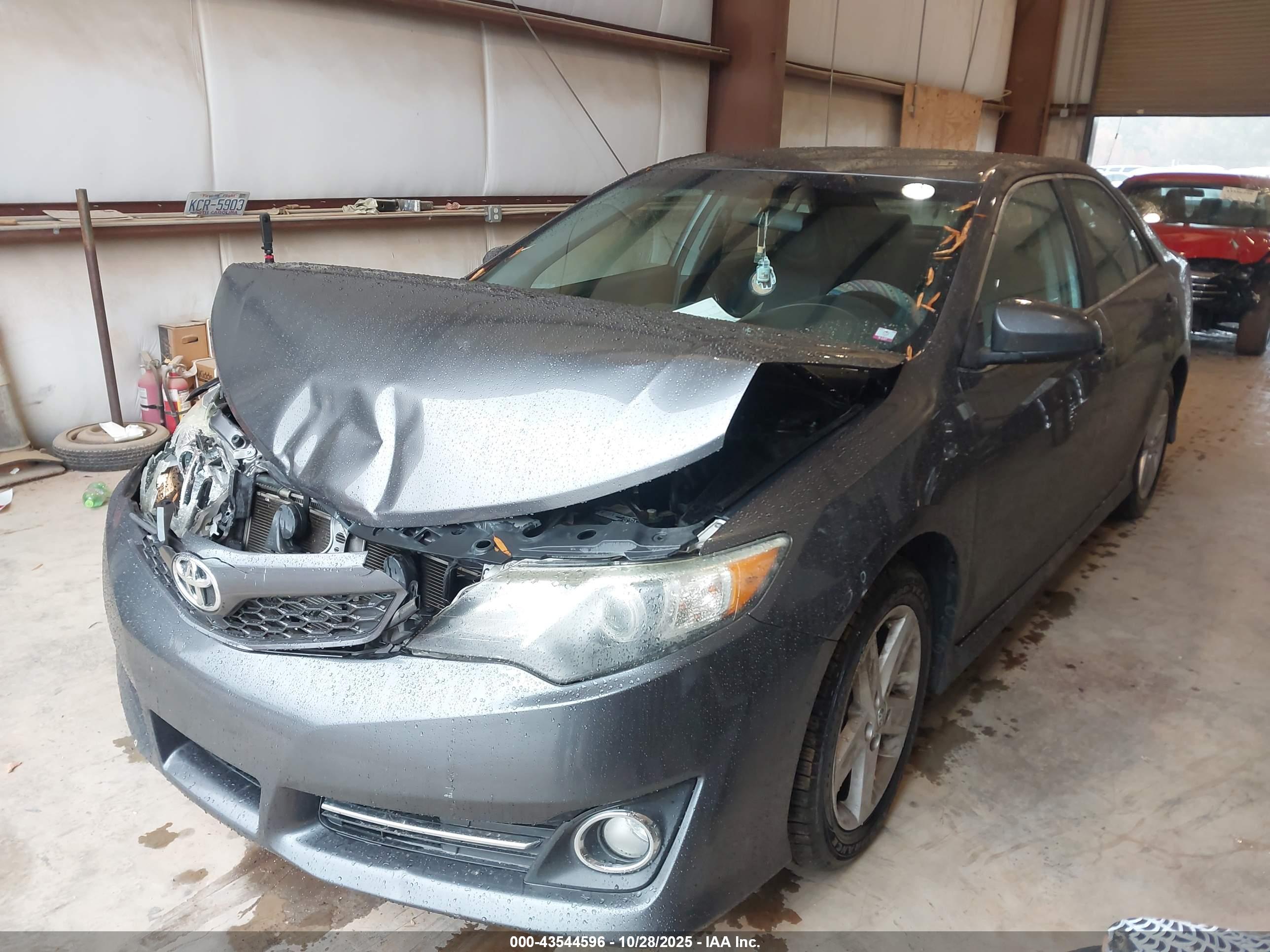 TOYOTA CAMRY image 2