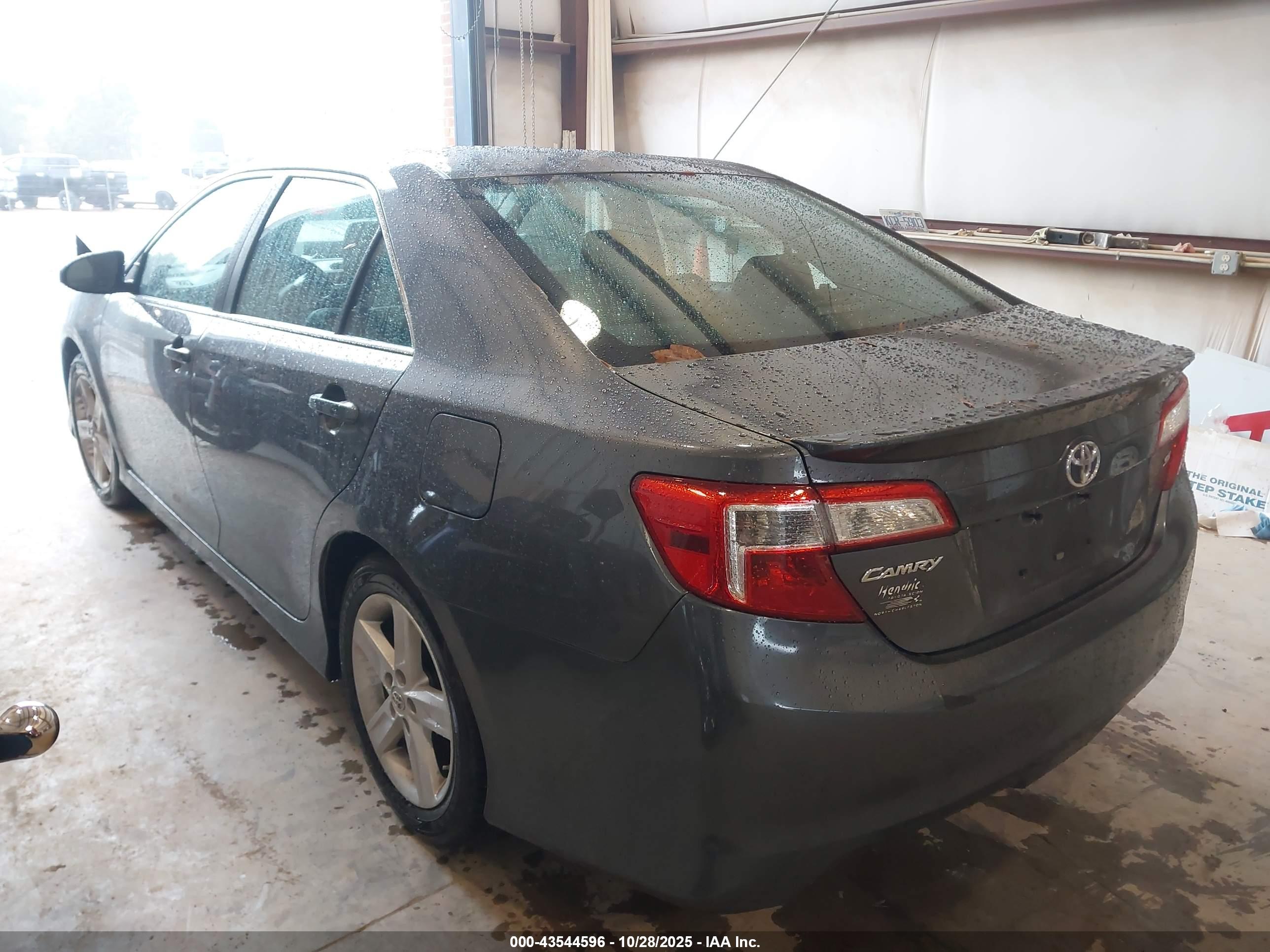 TOYOTA CAMRY image 3