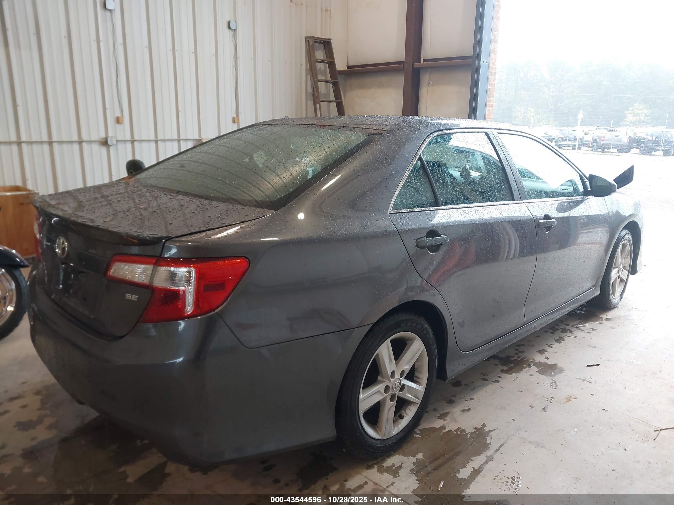 TOYOTA CAMRY image 4
