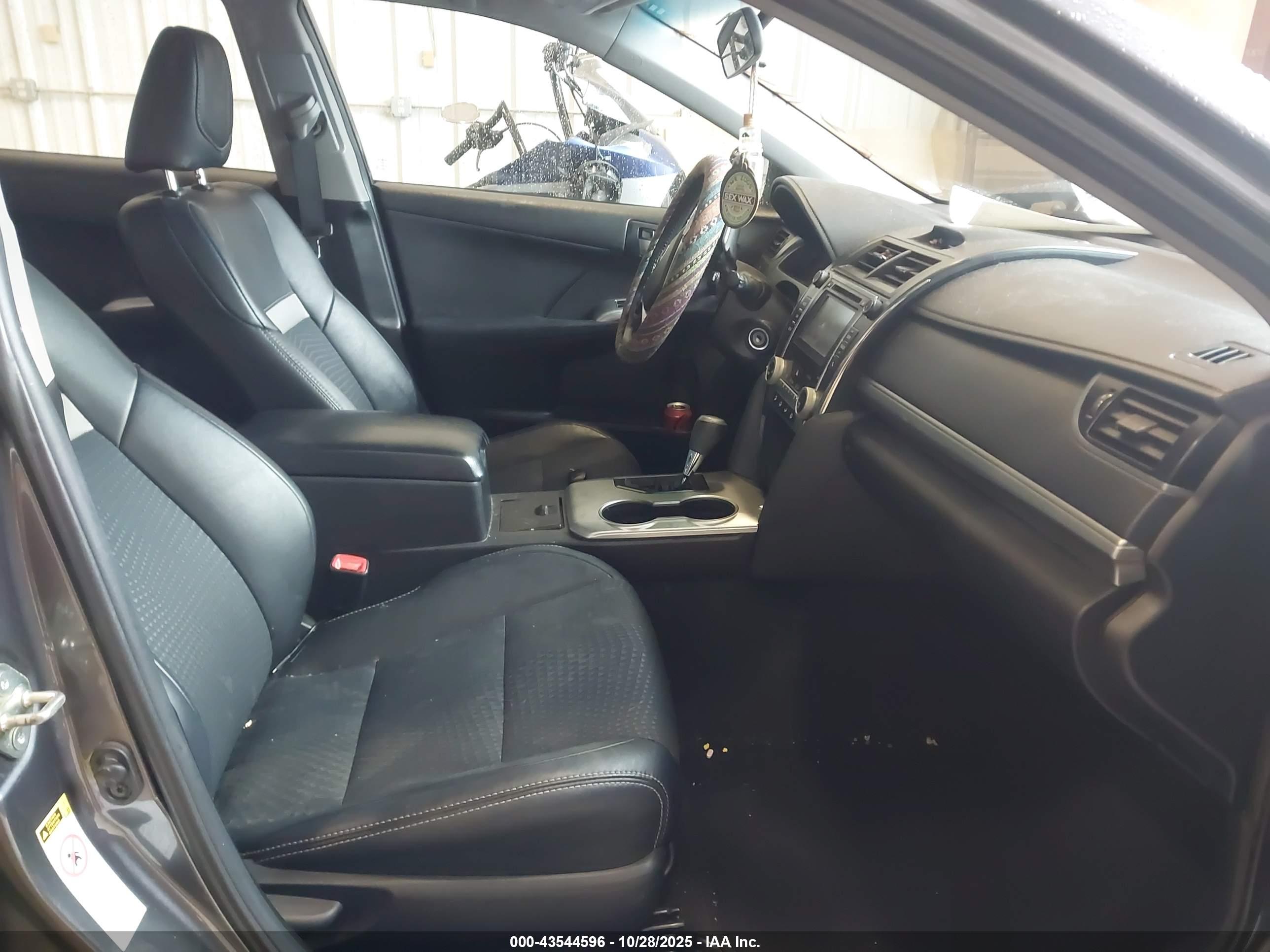 TOYOTA CAMRY image 5
