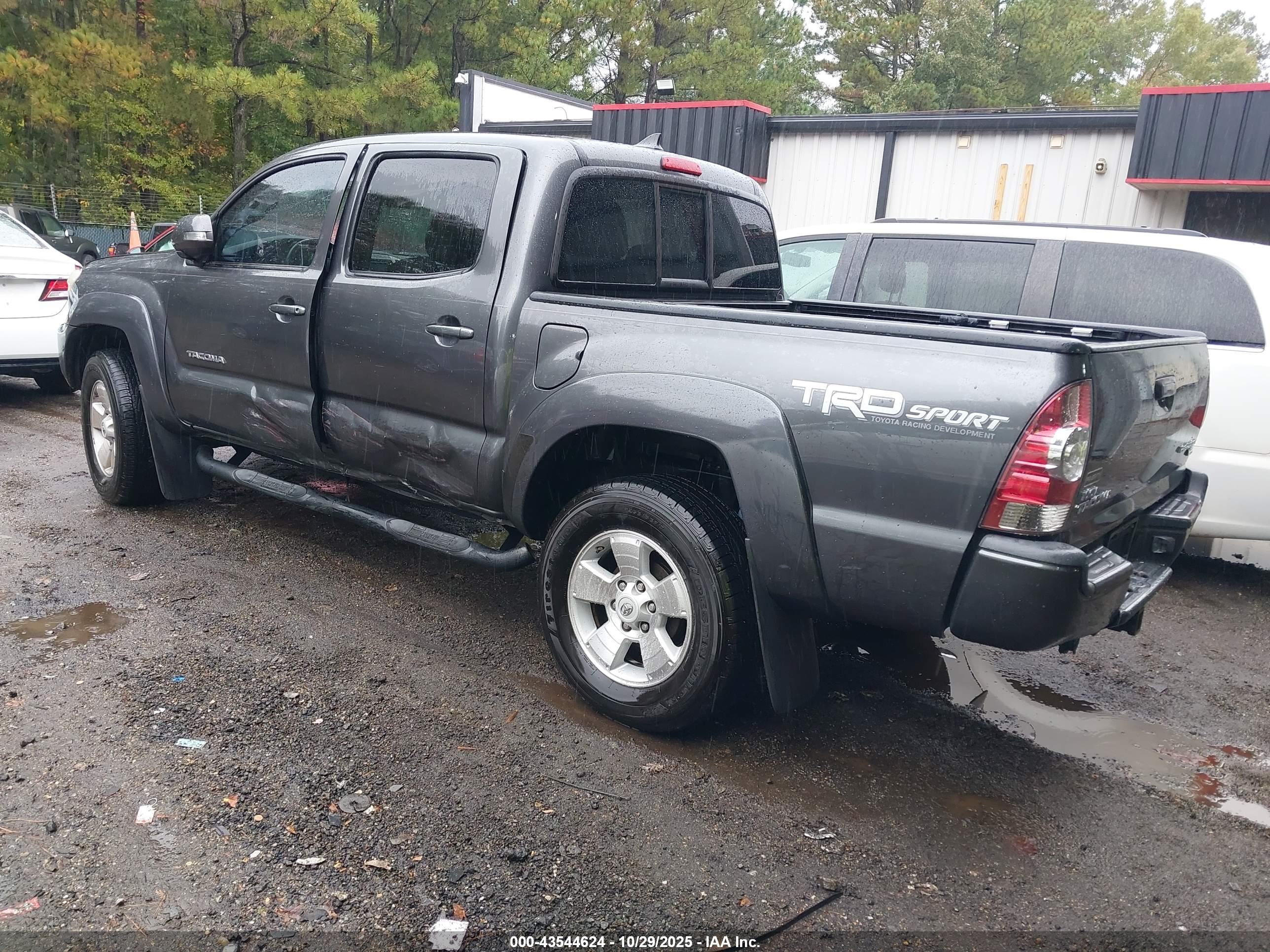 TOYOTA TACOMA image 3