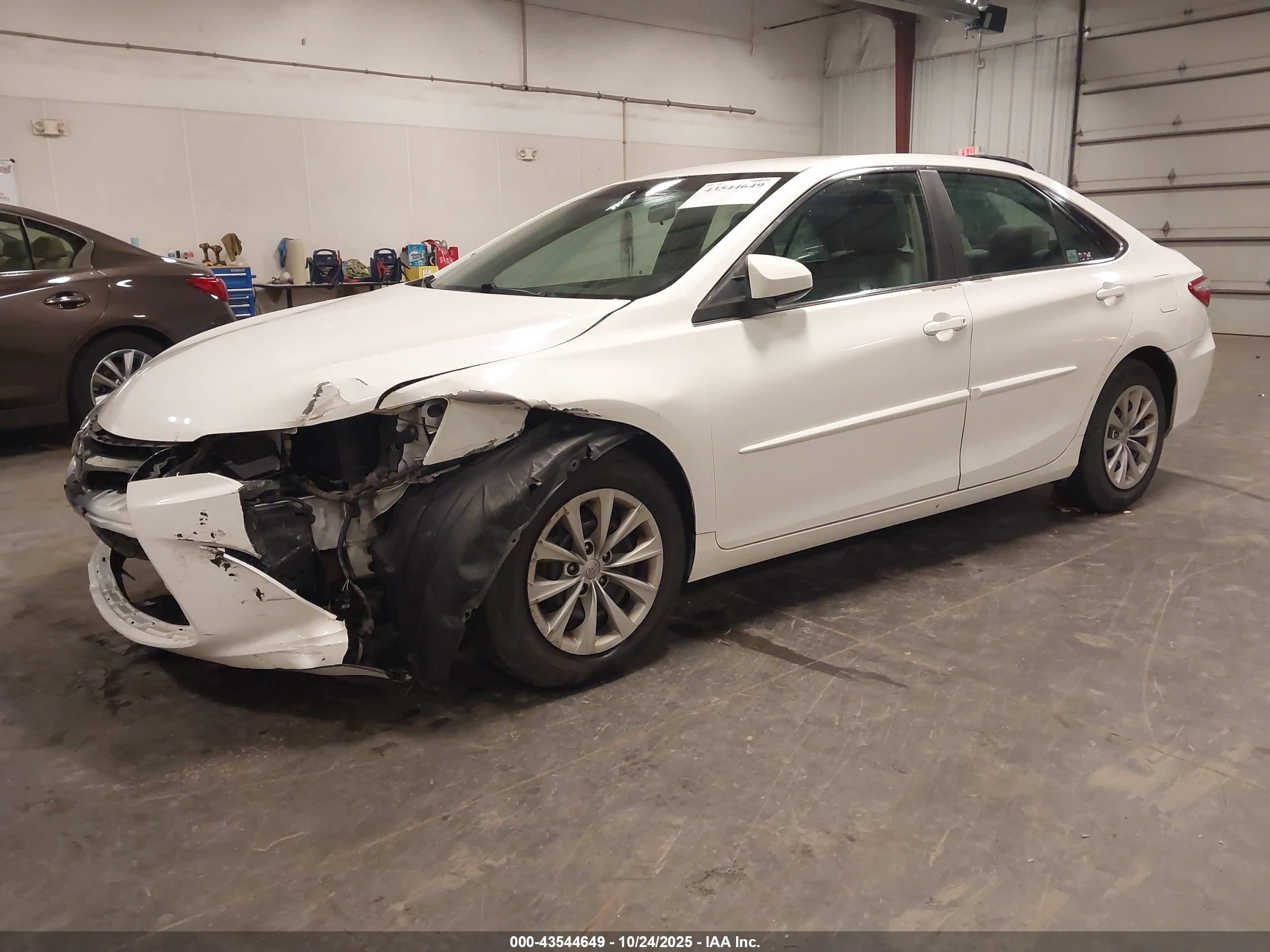 TOYOTA CAMRY image 2