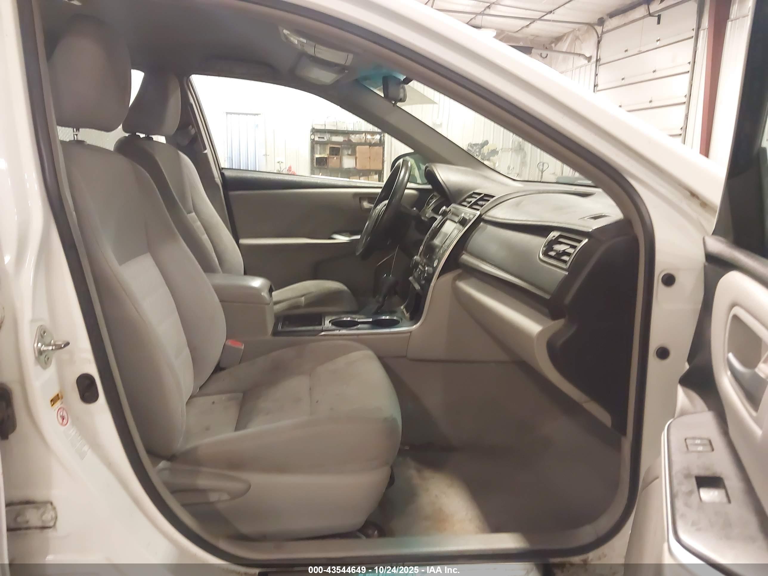 TOYOTA CAMRY image 5
