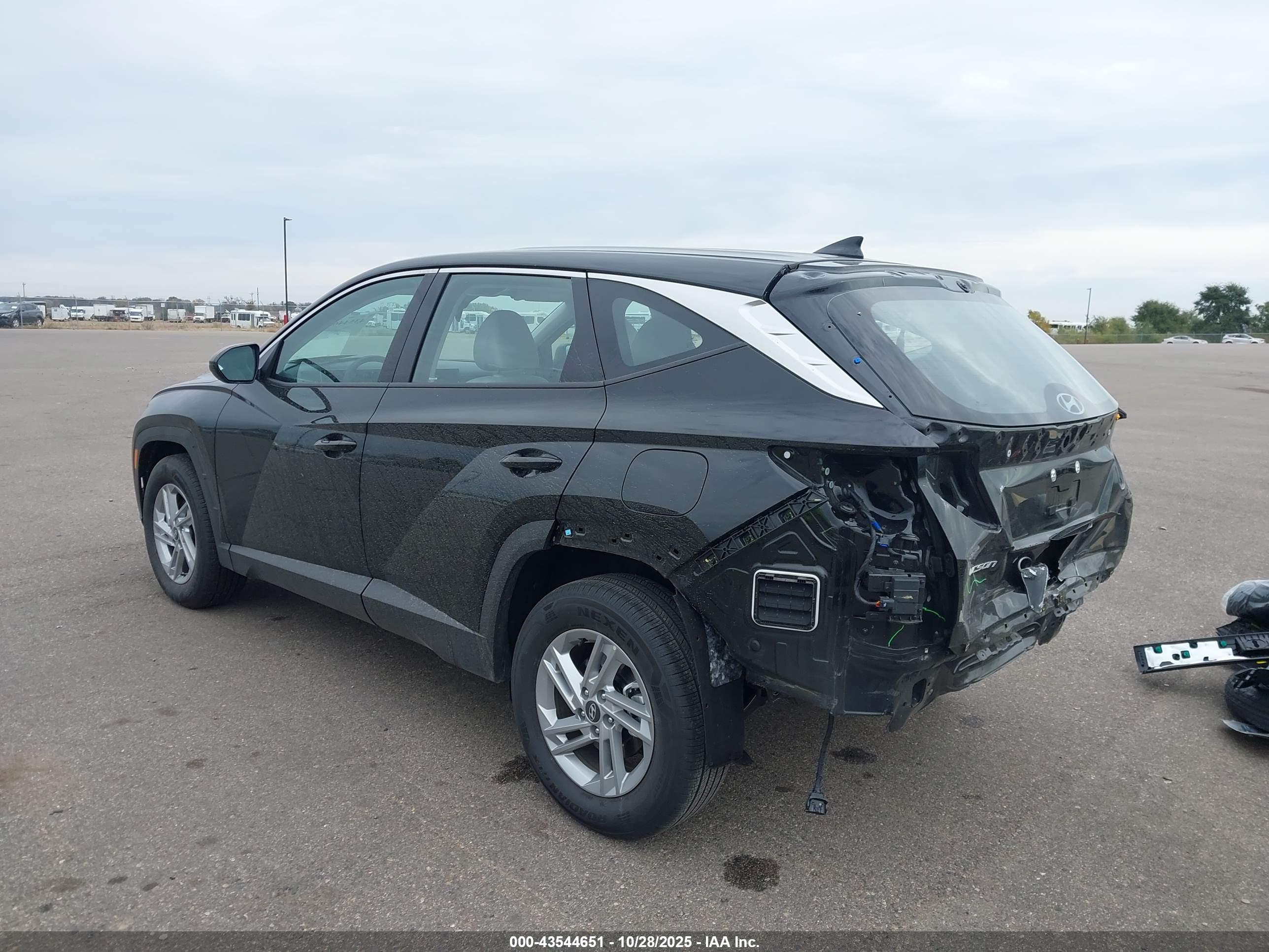 HYUNDAI TUCSON image 3