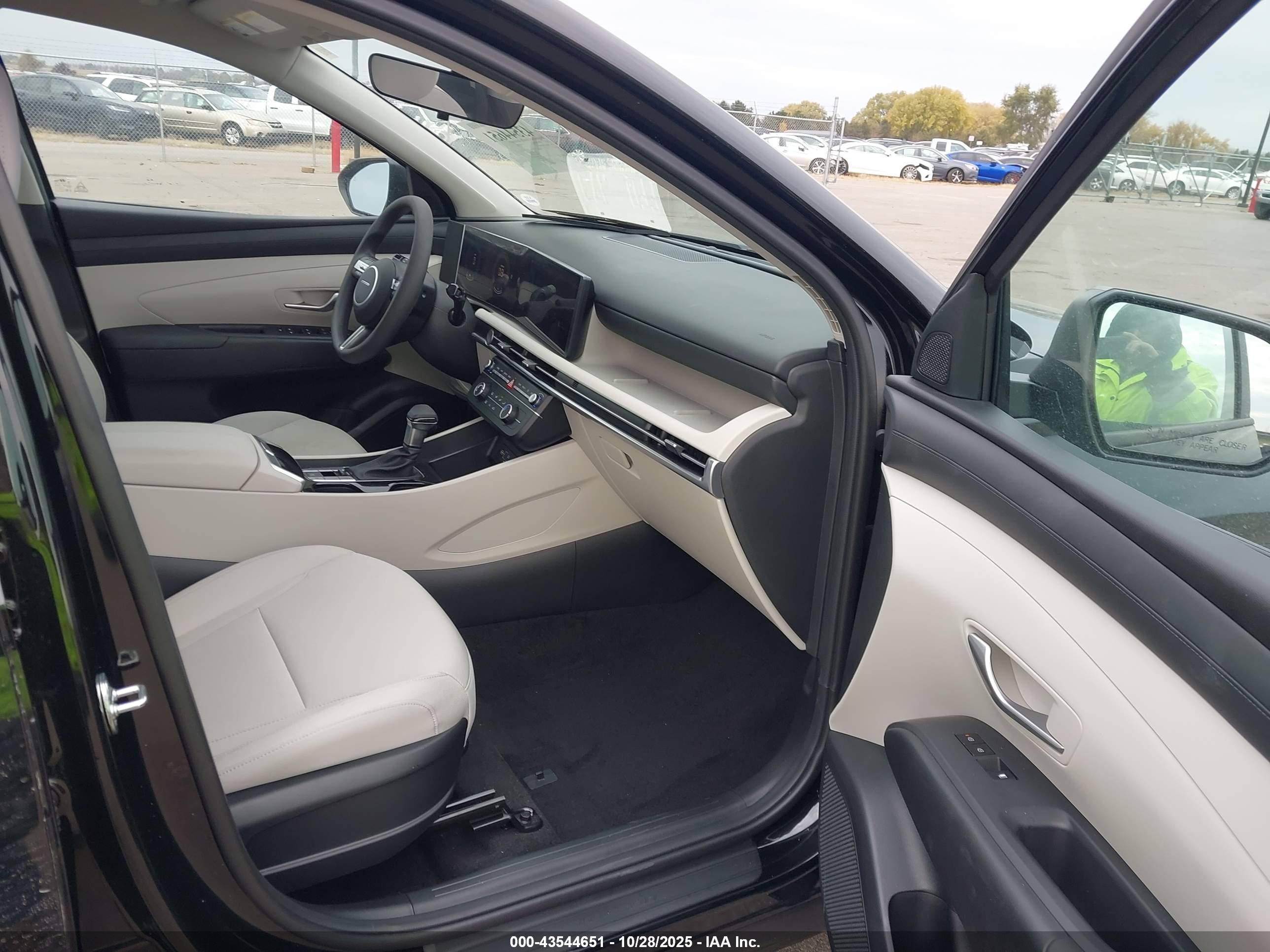 HYUNDAI TUCSON image 5