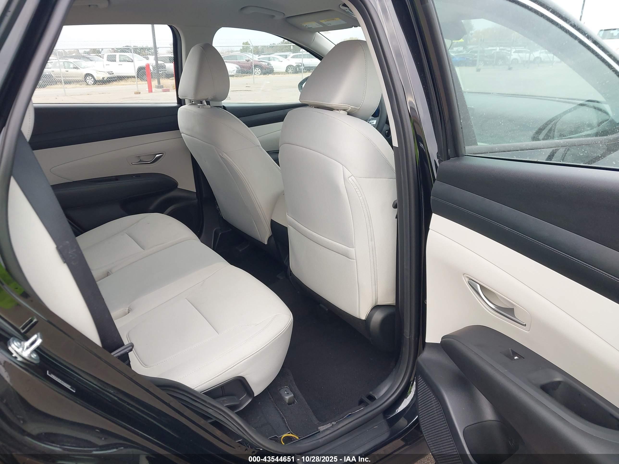 HYUNDAI TUCSON image 8