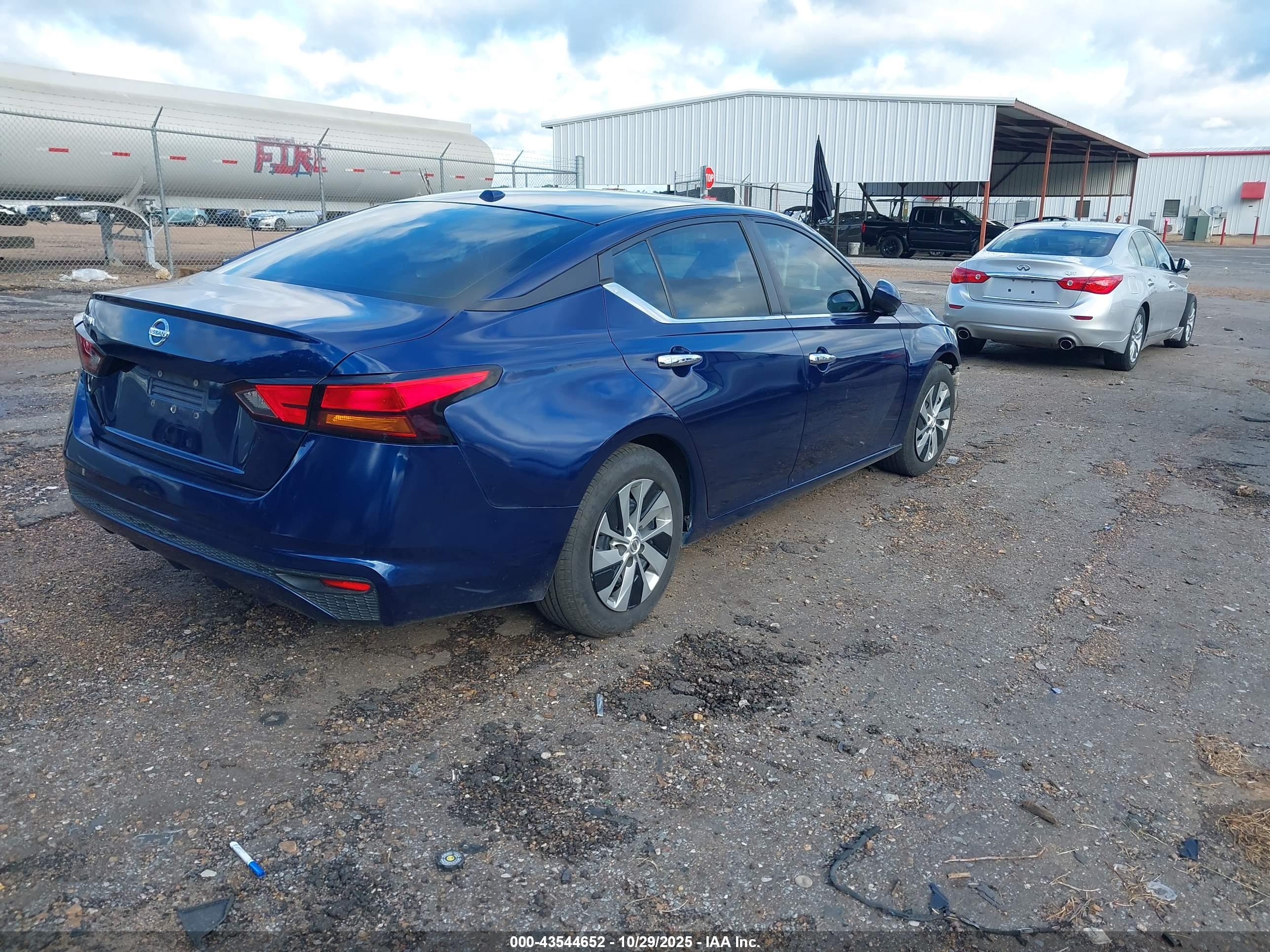 NISSAN ALTIMA image 4