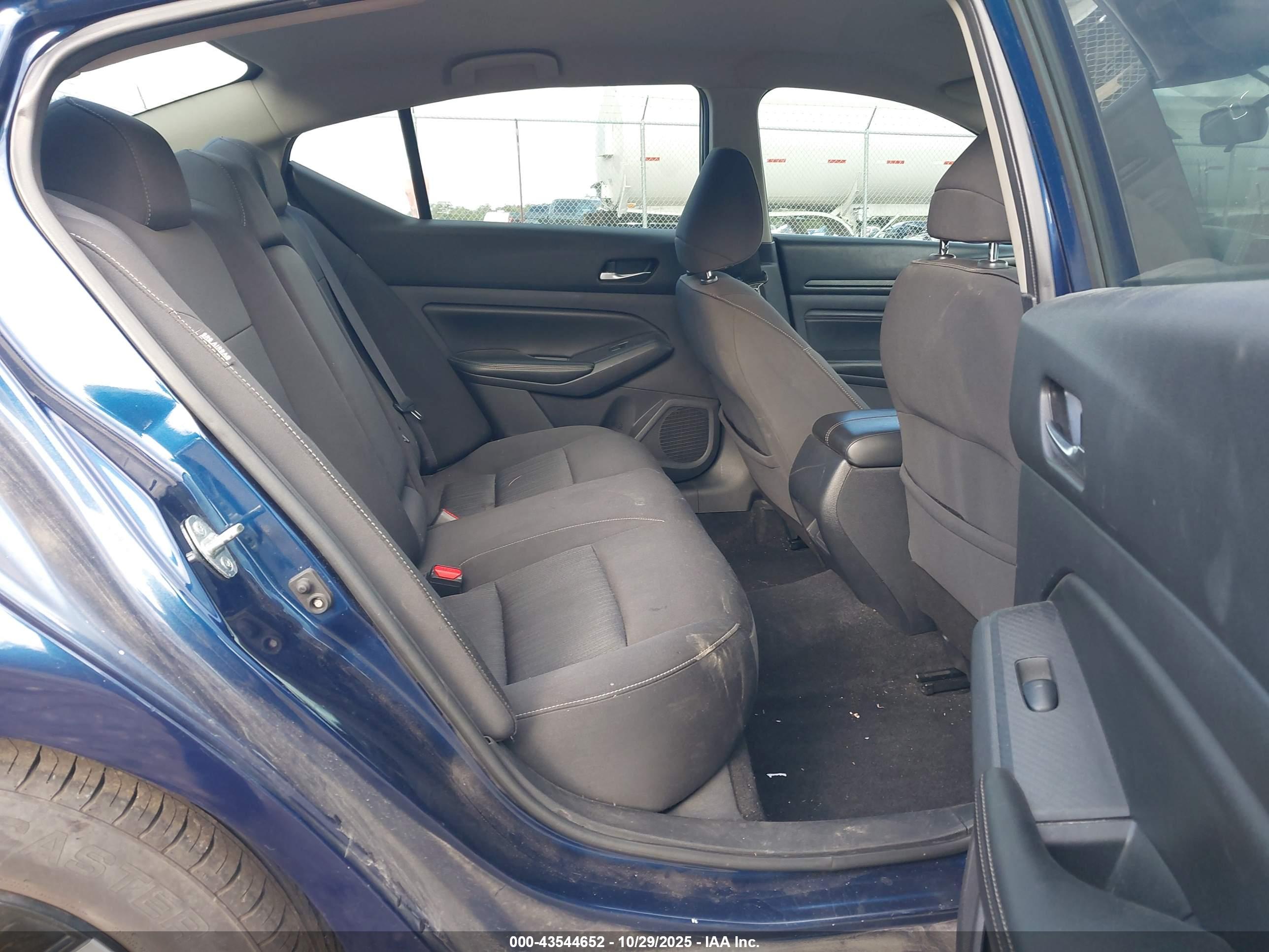 NISSAN ALTIMA image 8