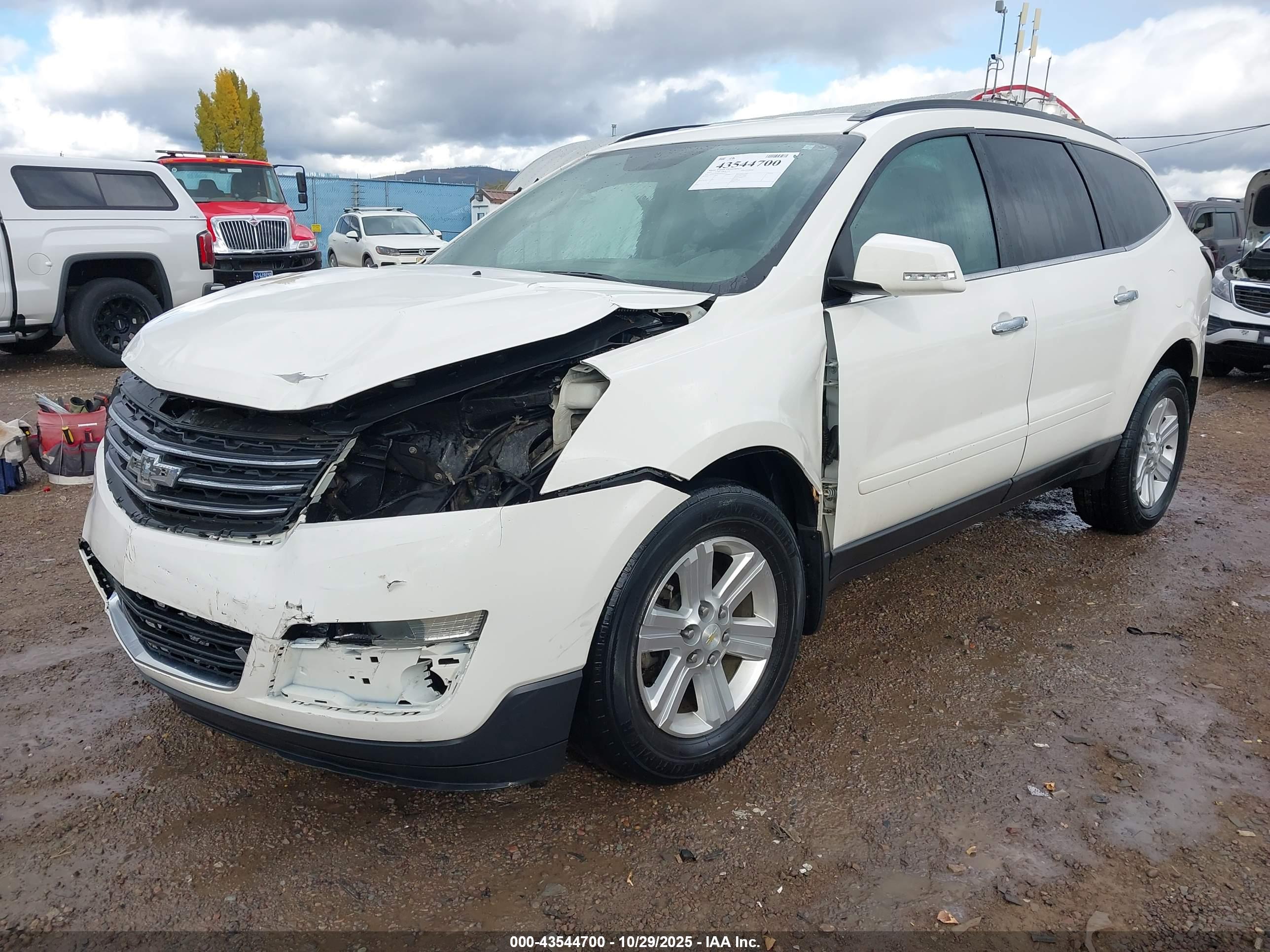 CHEVROLET TRAVERSE image 2
