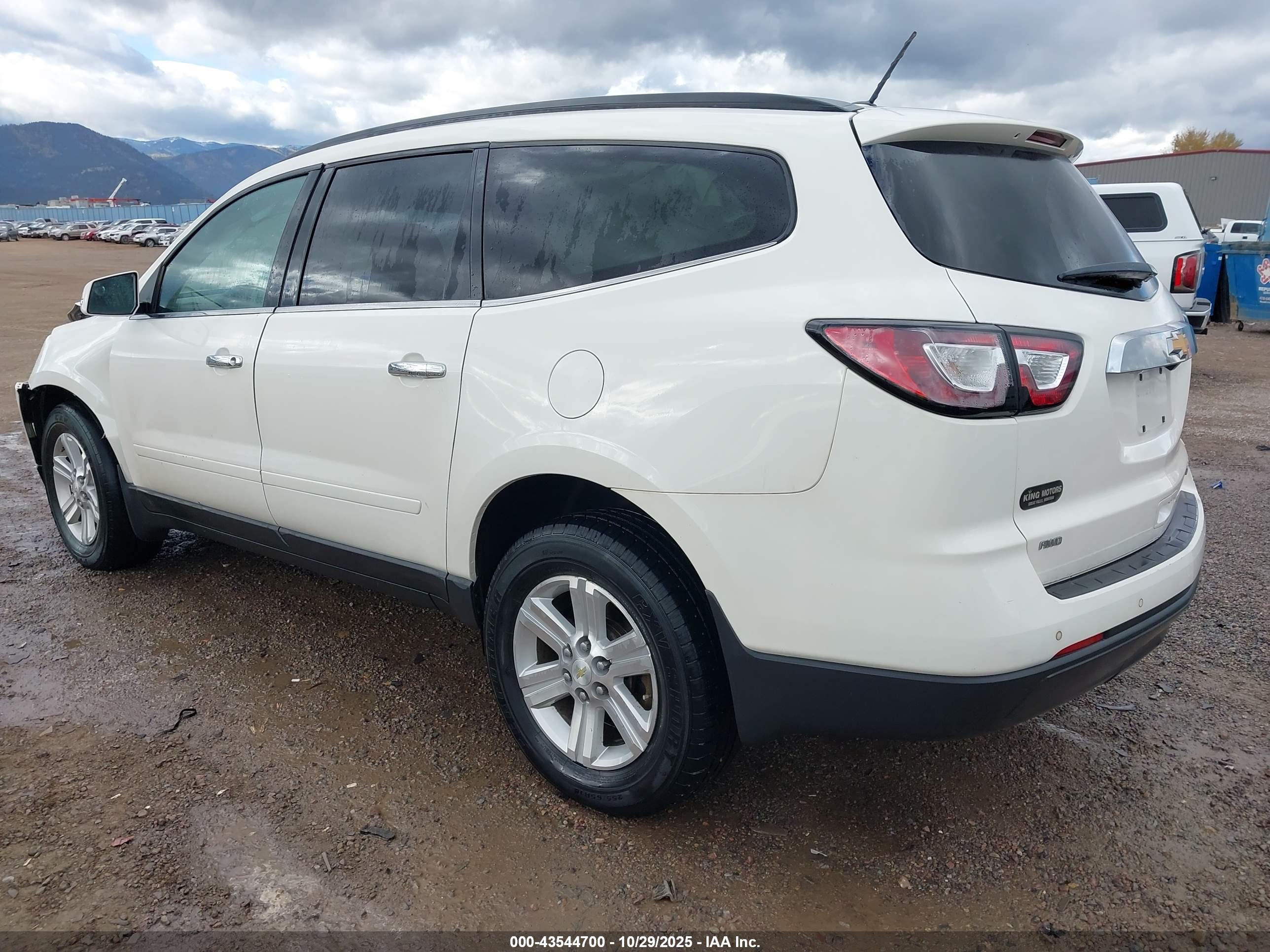 CHEVROLET TRAVERSE image 3