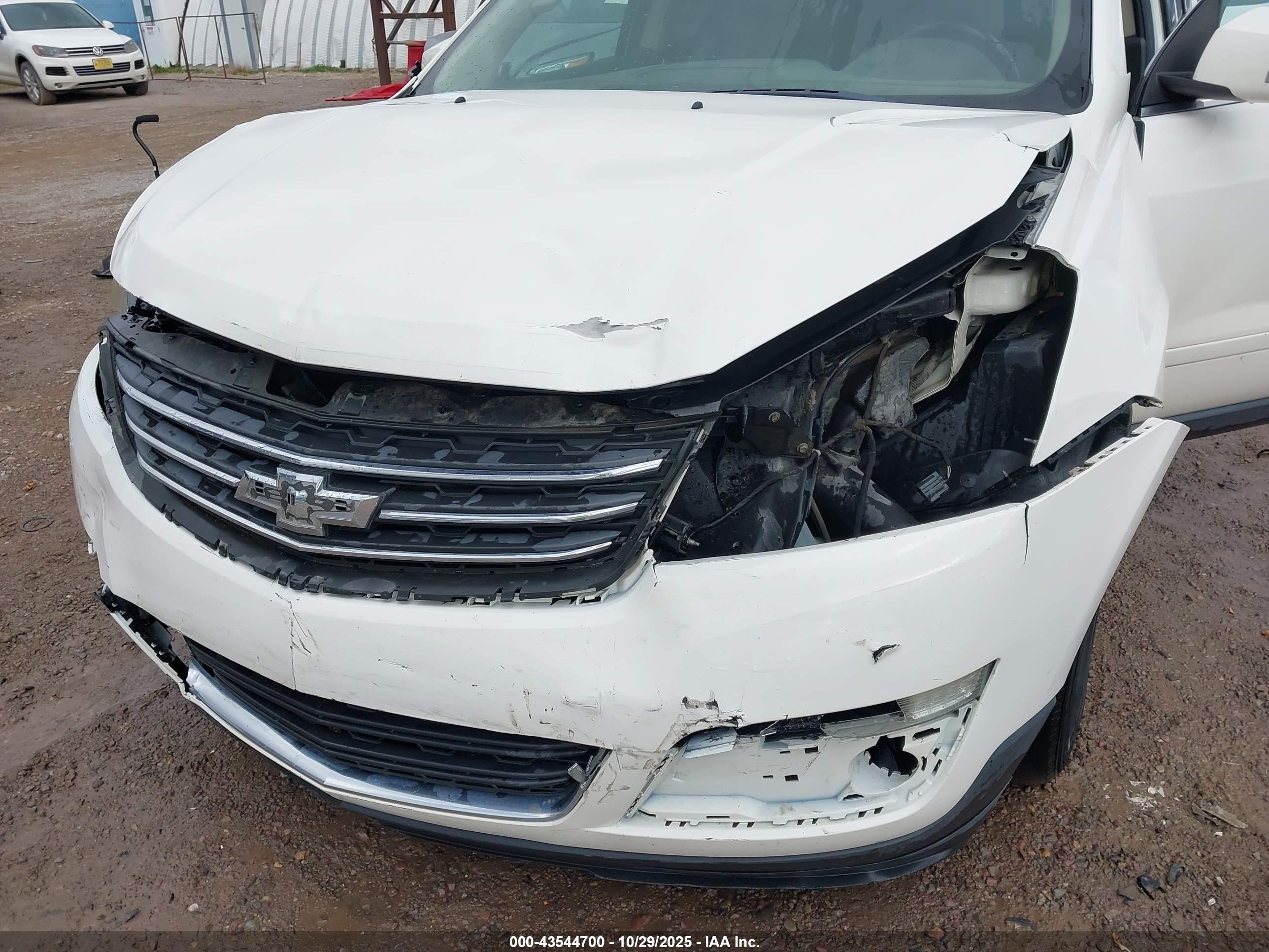 CHEVROLET TRAVERSE image 6