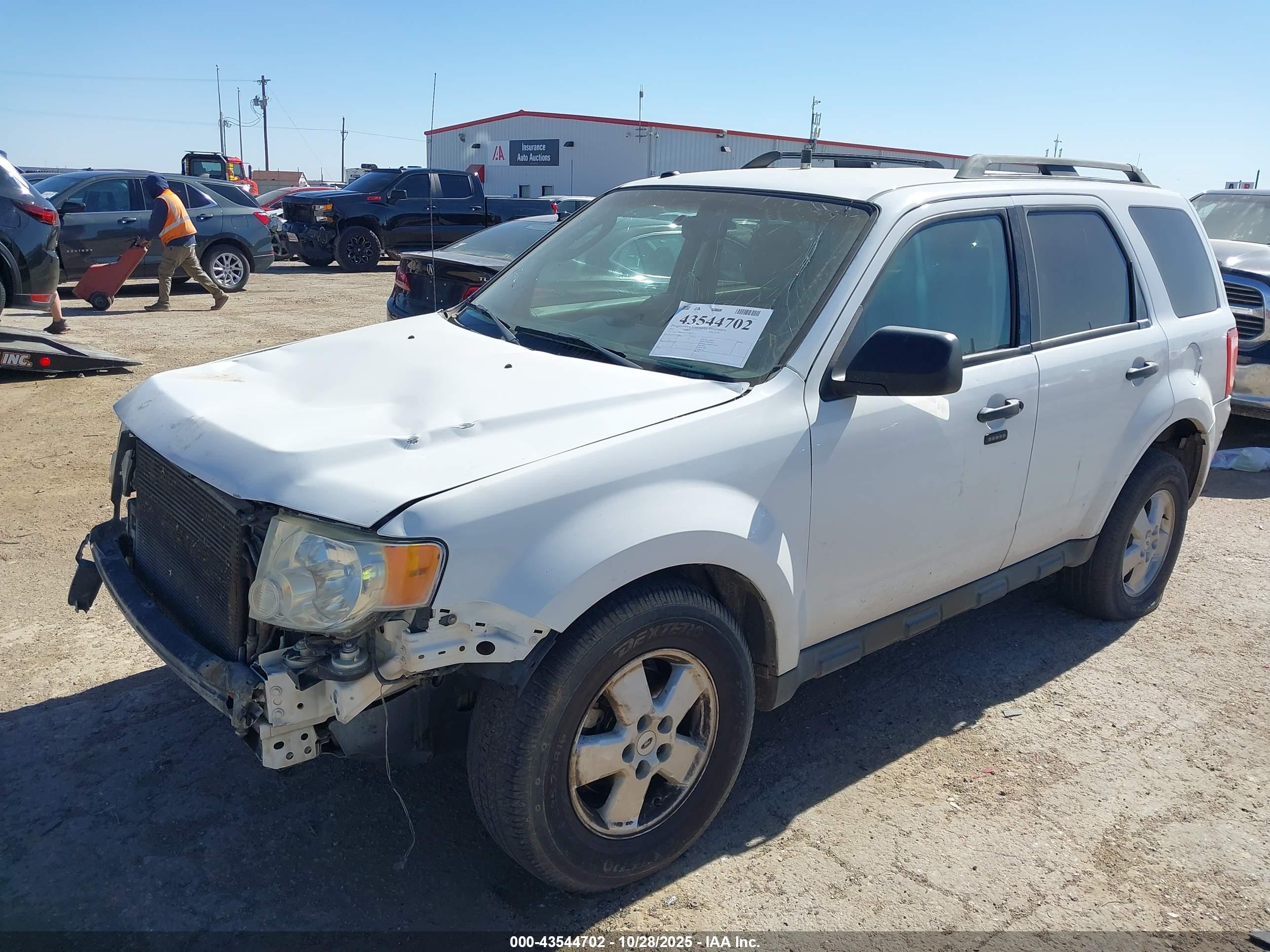 FORD ESCAPE image 2