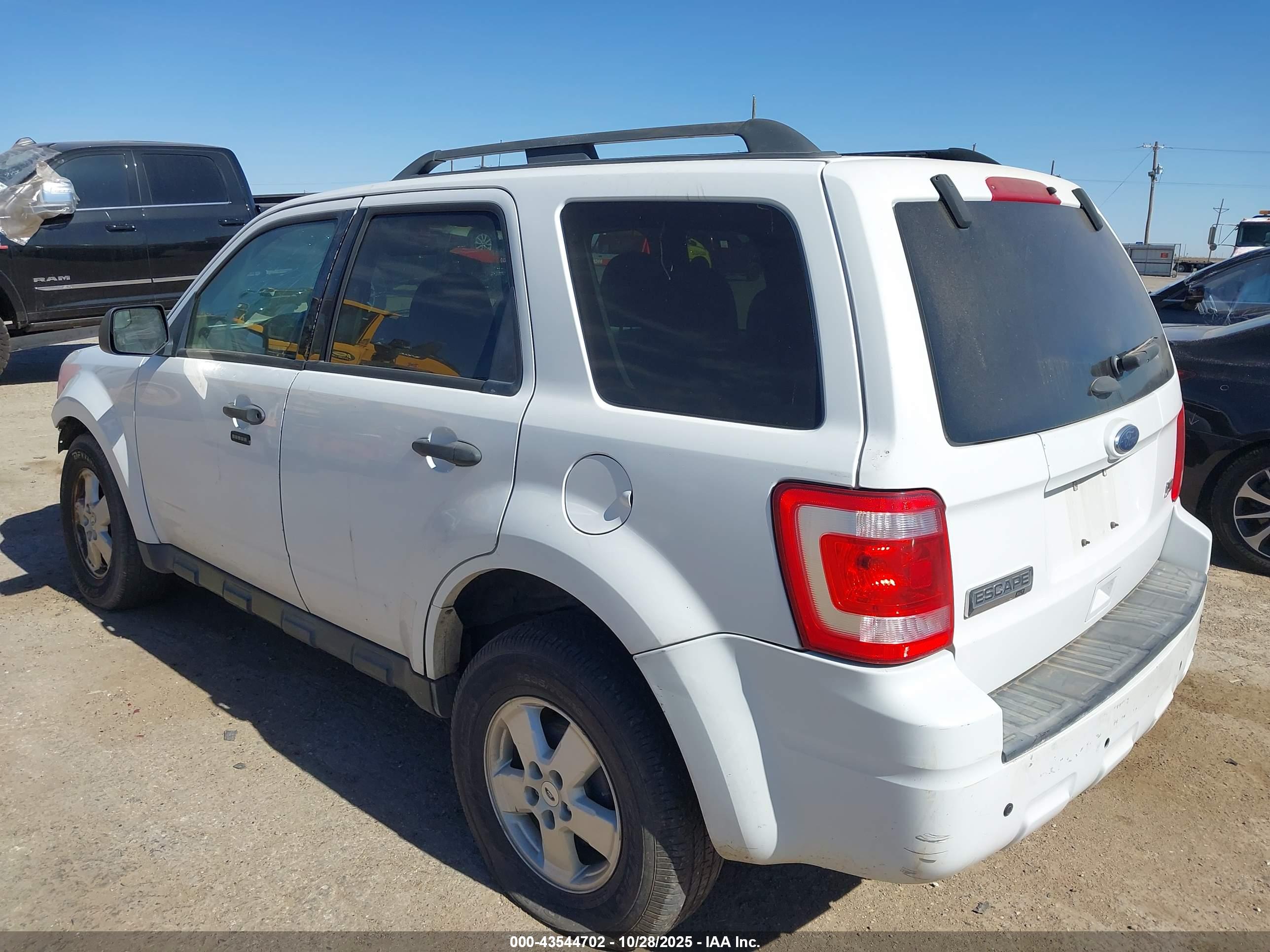 FORD ESCAPE image 3