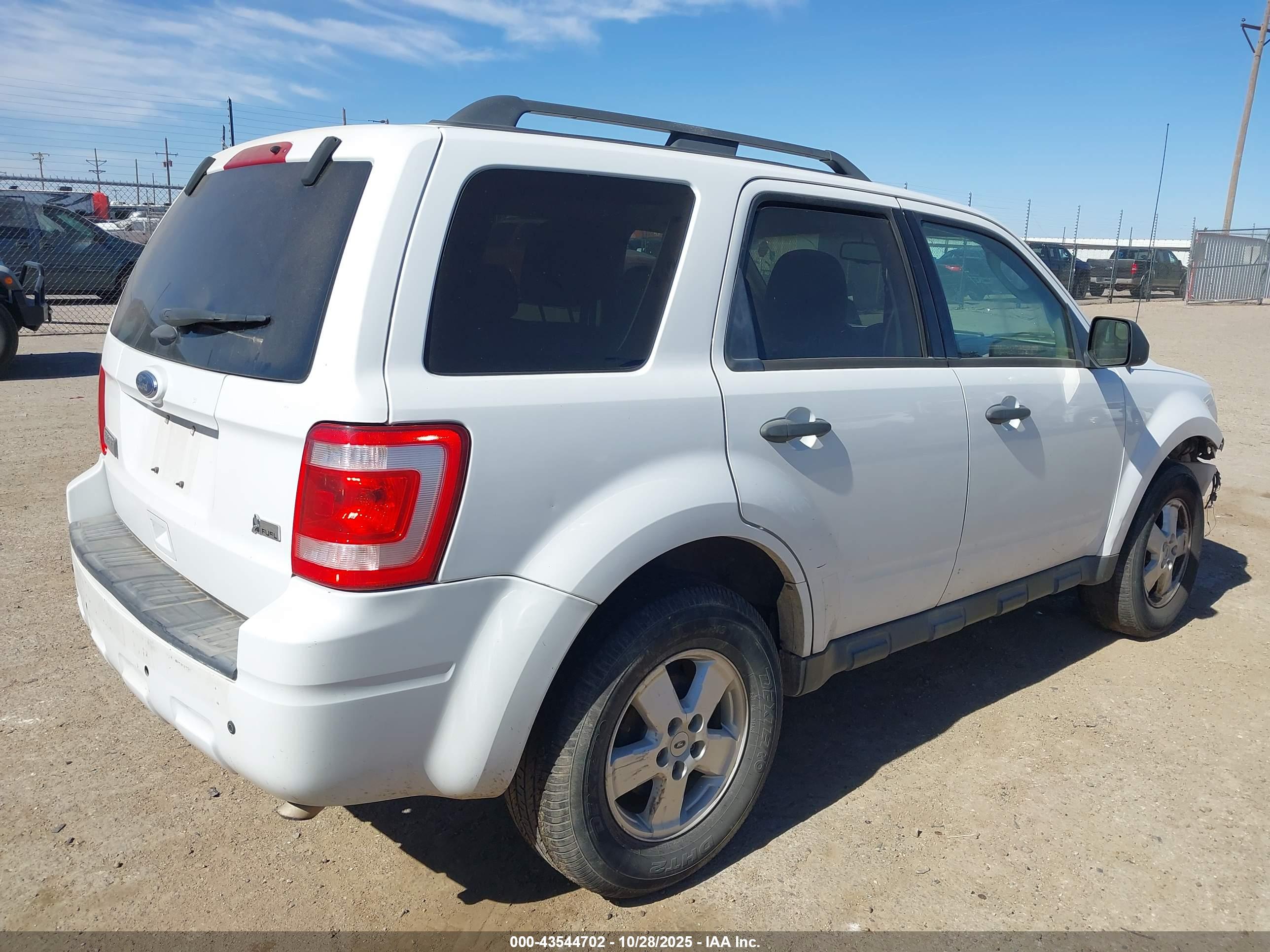 FORD ESCAPE image 4