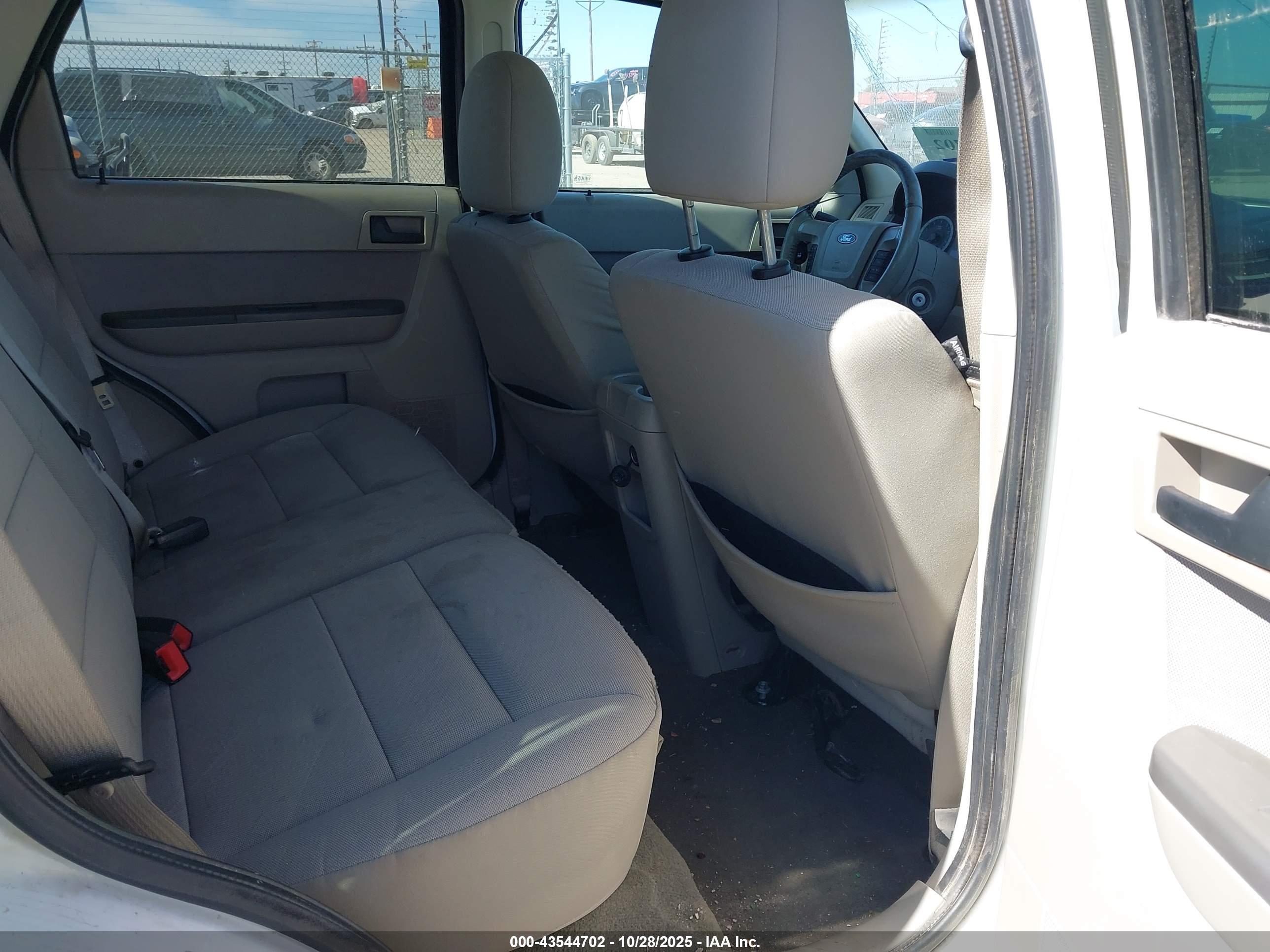 FORD ESCAPE image 8