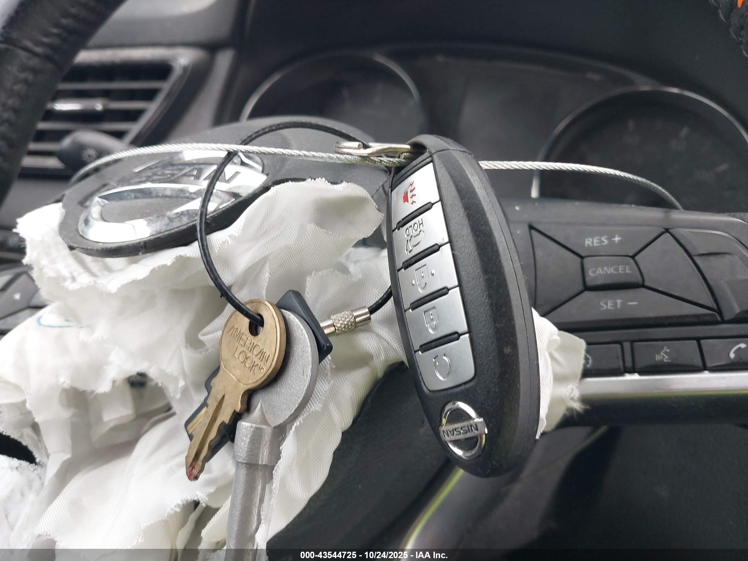 NISSAN ROGUE image 11