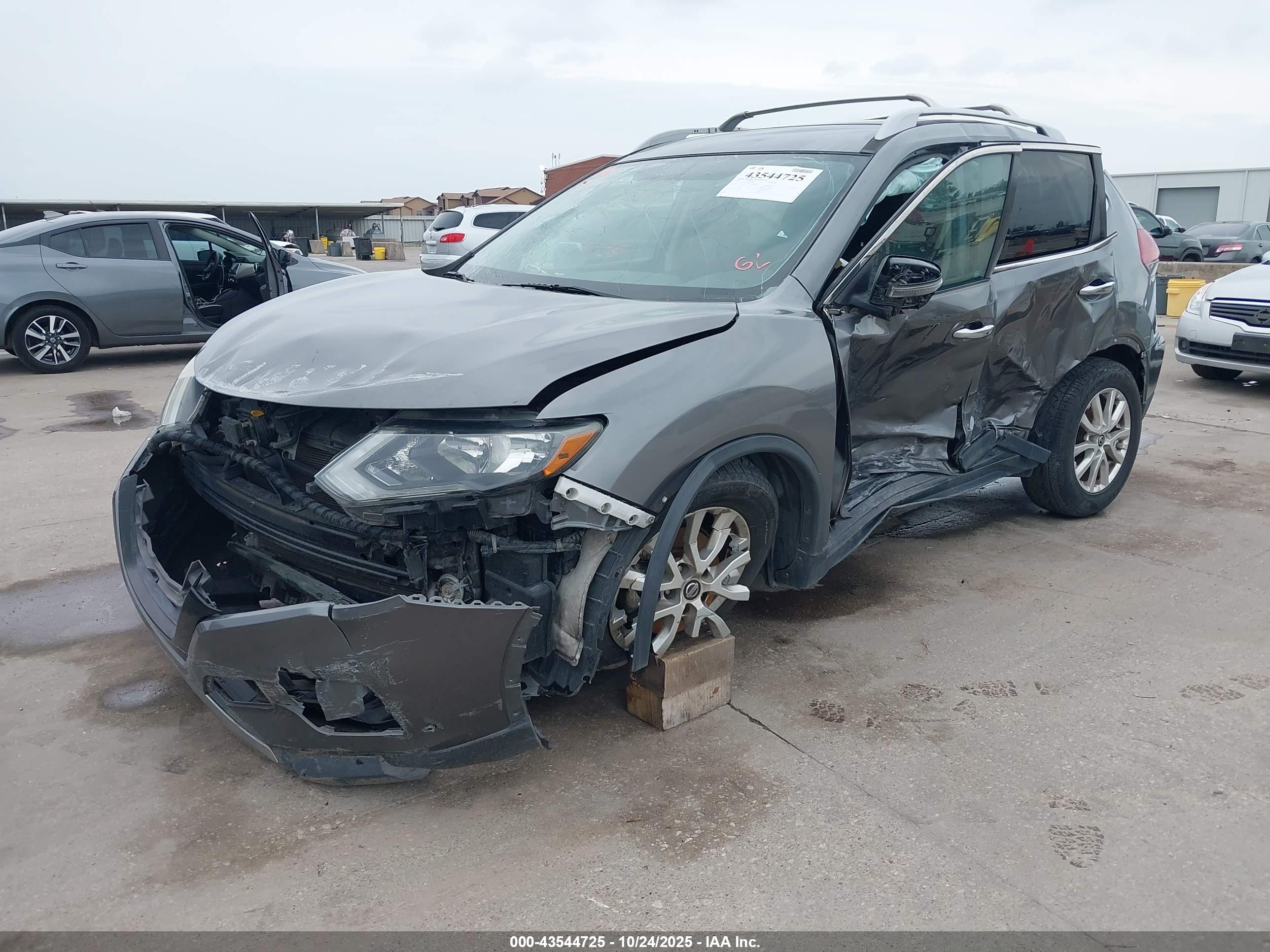 NISSAN ROGUE image 2