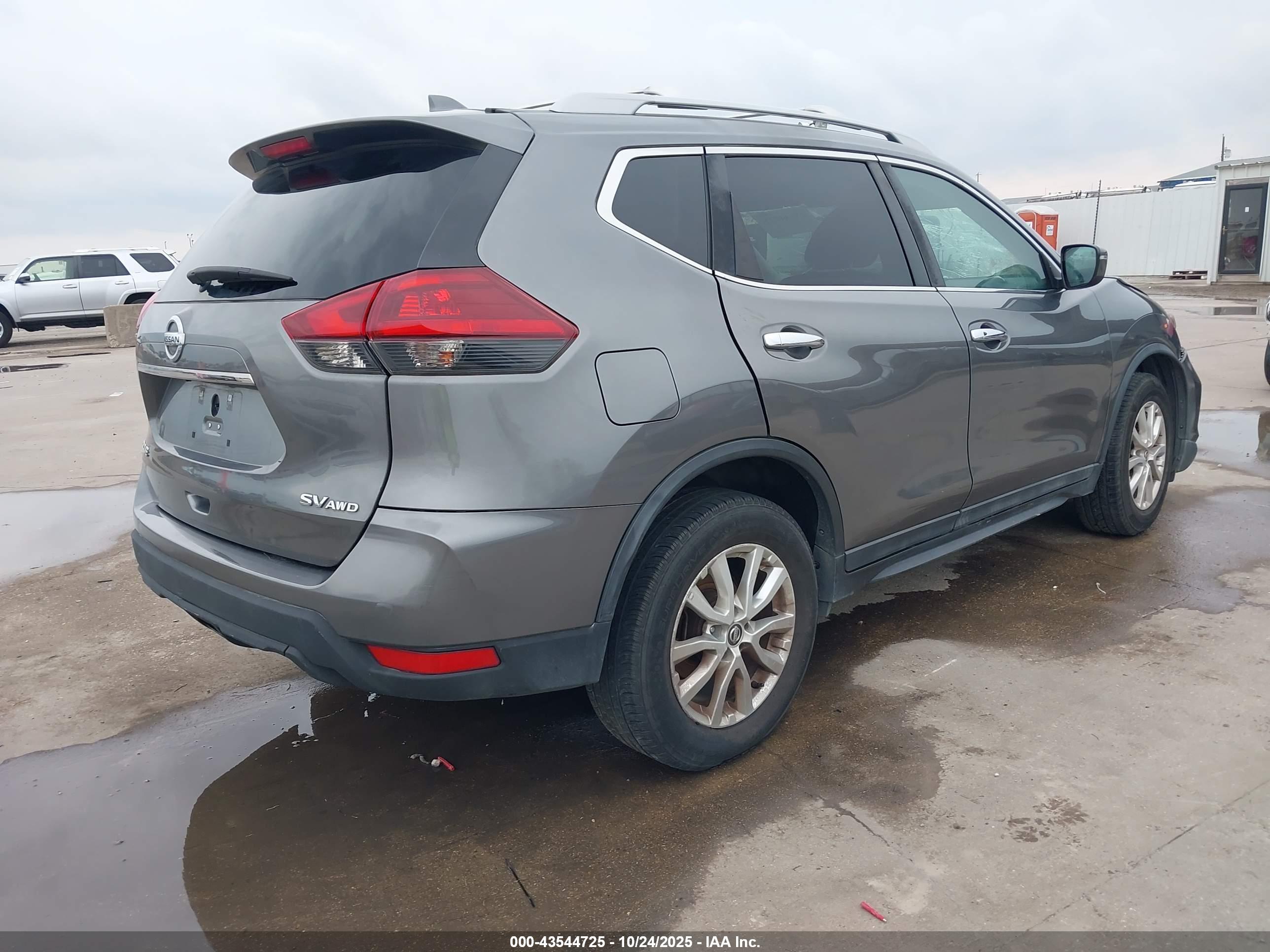 NISSAN ROGUE image 4