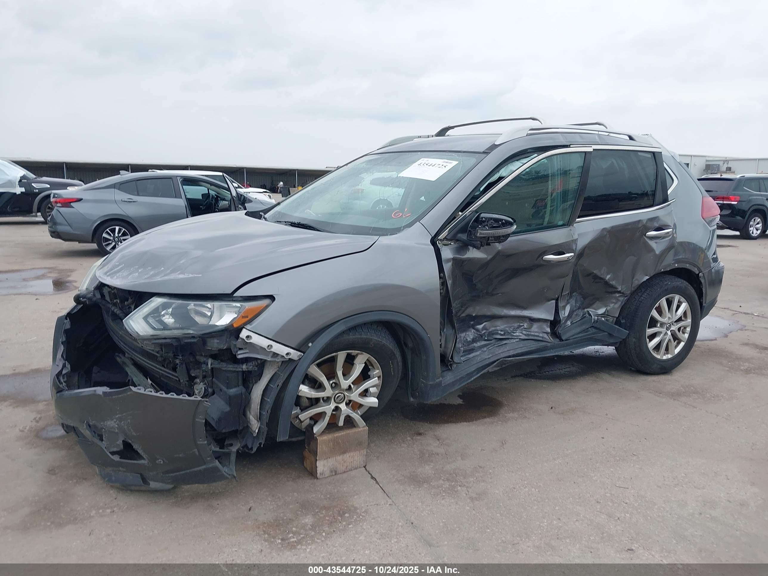 NISSAN ROGUE image 6