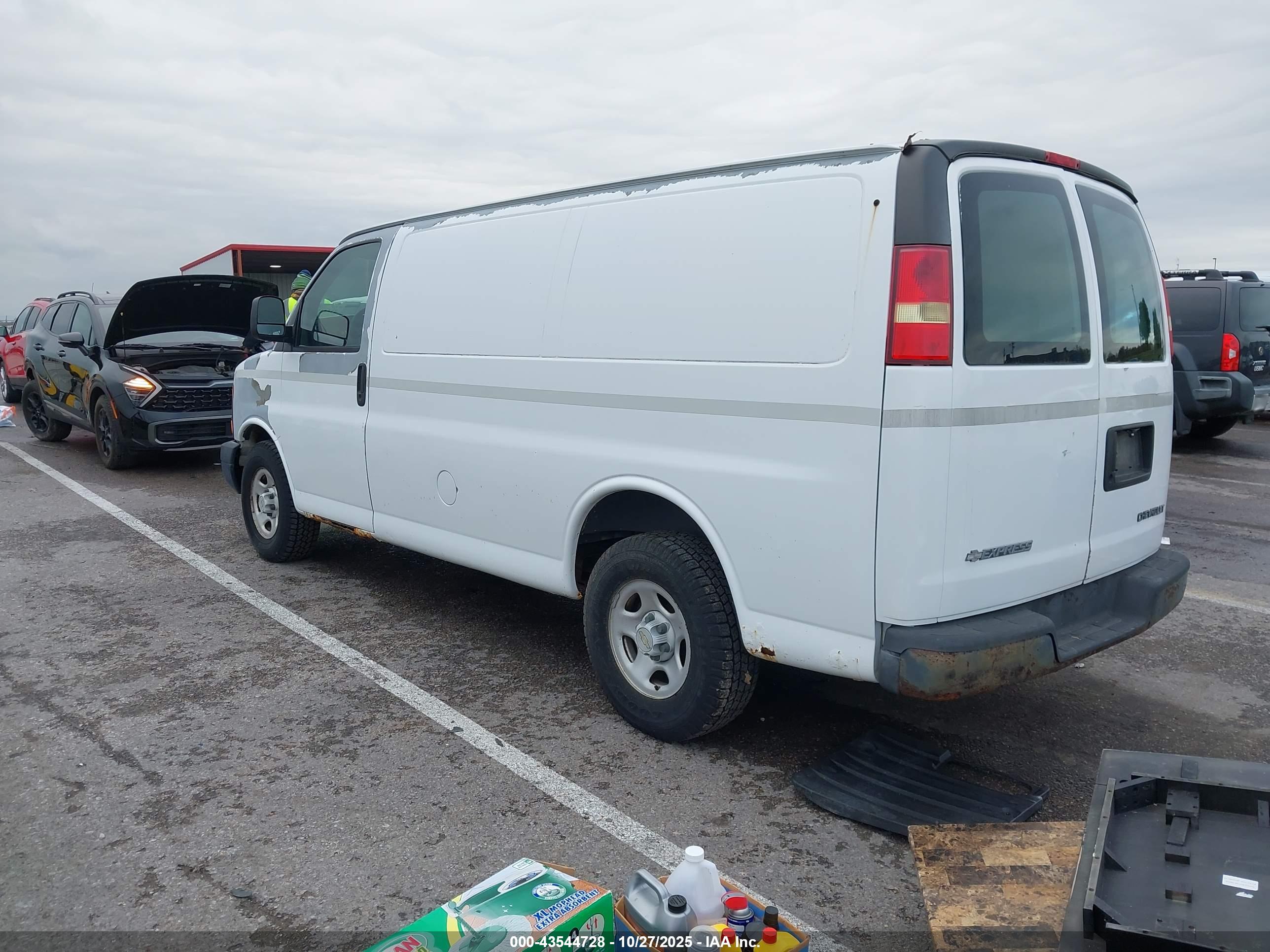 CHEVROLET EXPRESS image 3