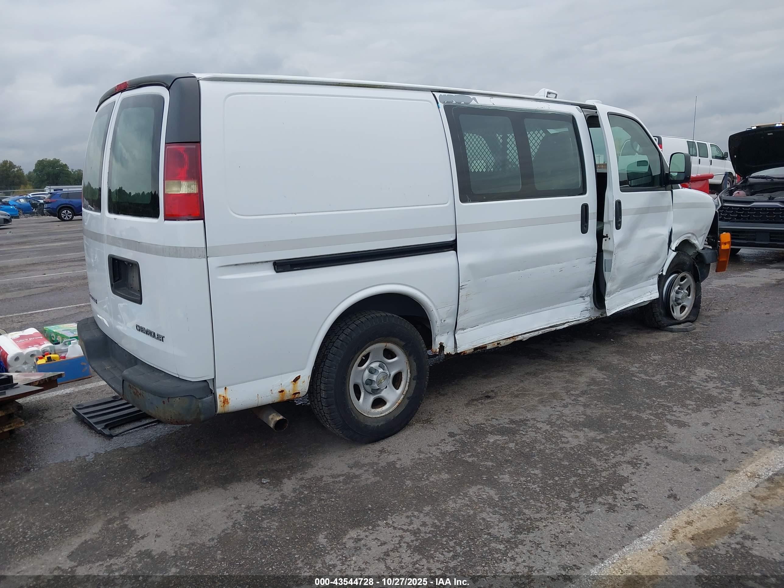 CHEVROLET EXPRESS image 4