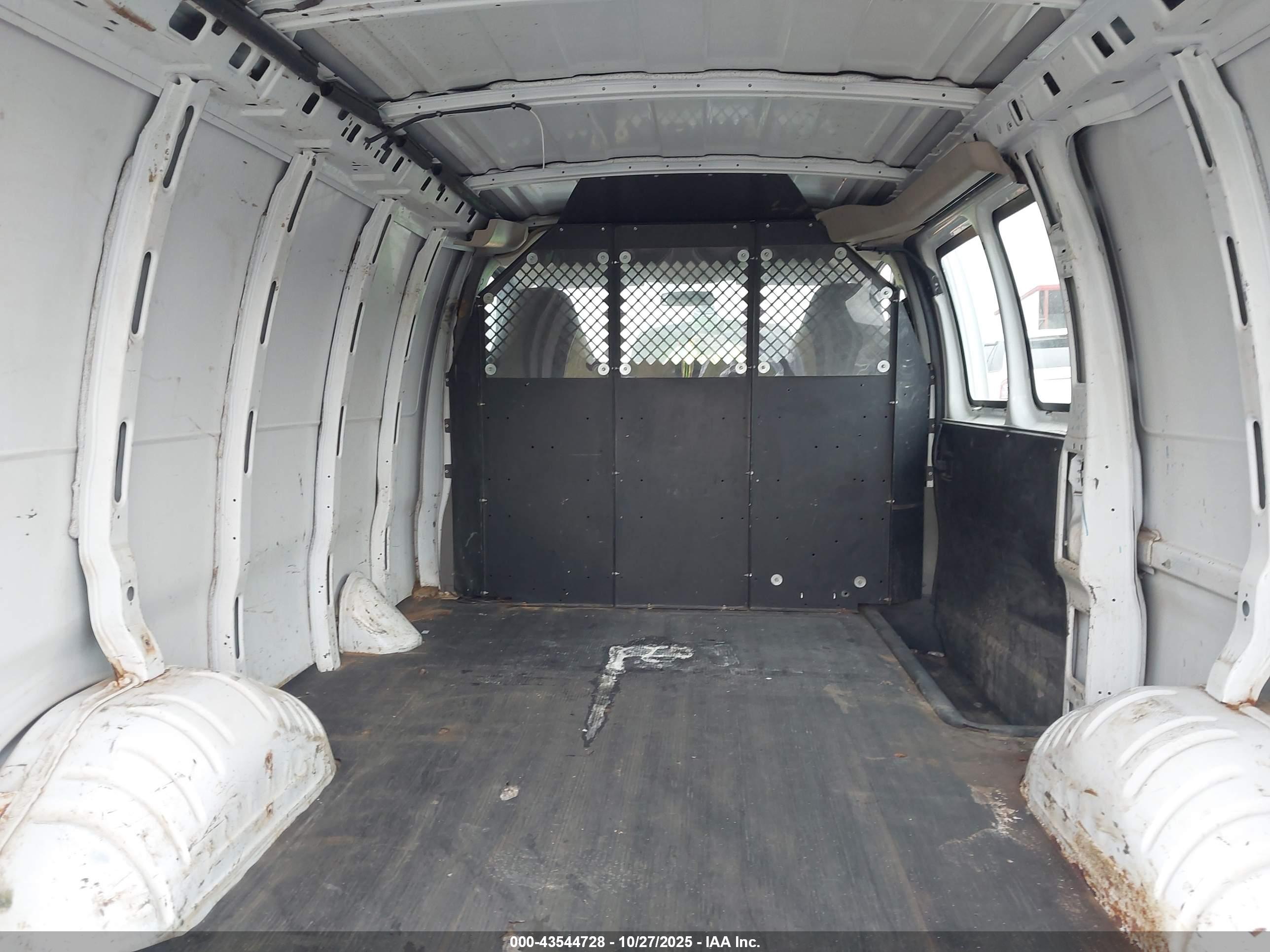 CHEVROLET EXPRESS image 8