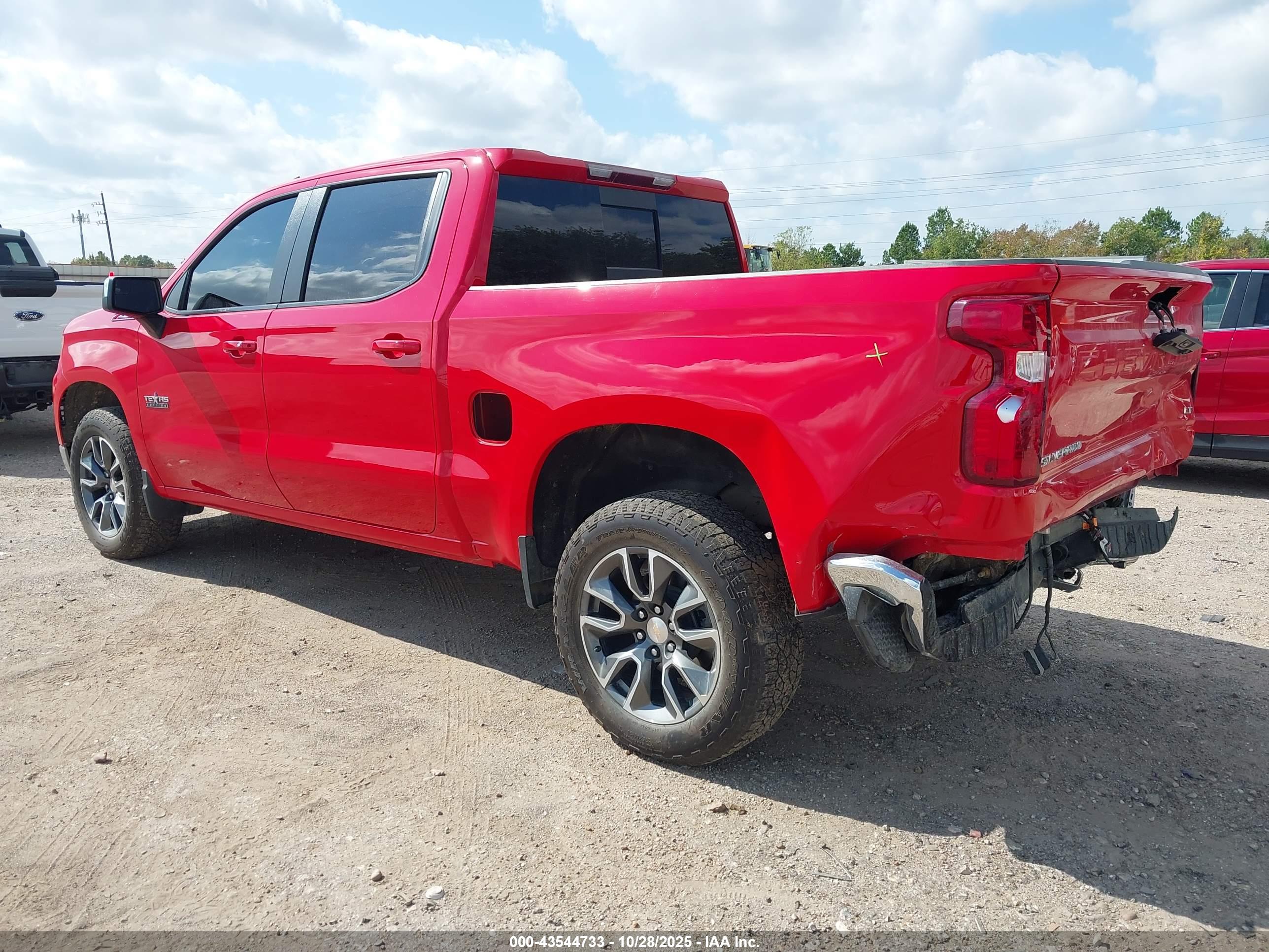 CHEVROLET SILVERADO image 3