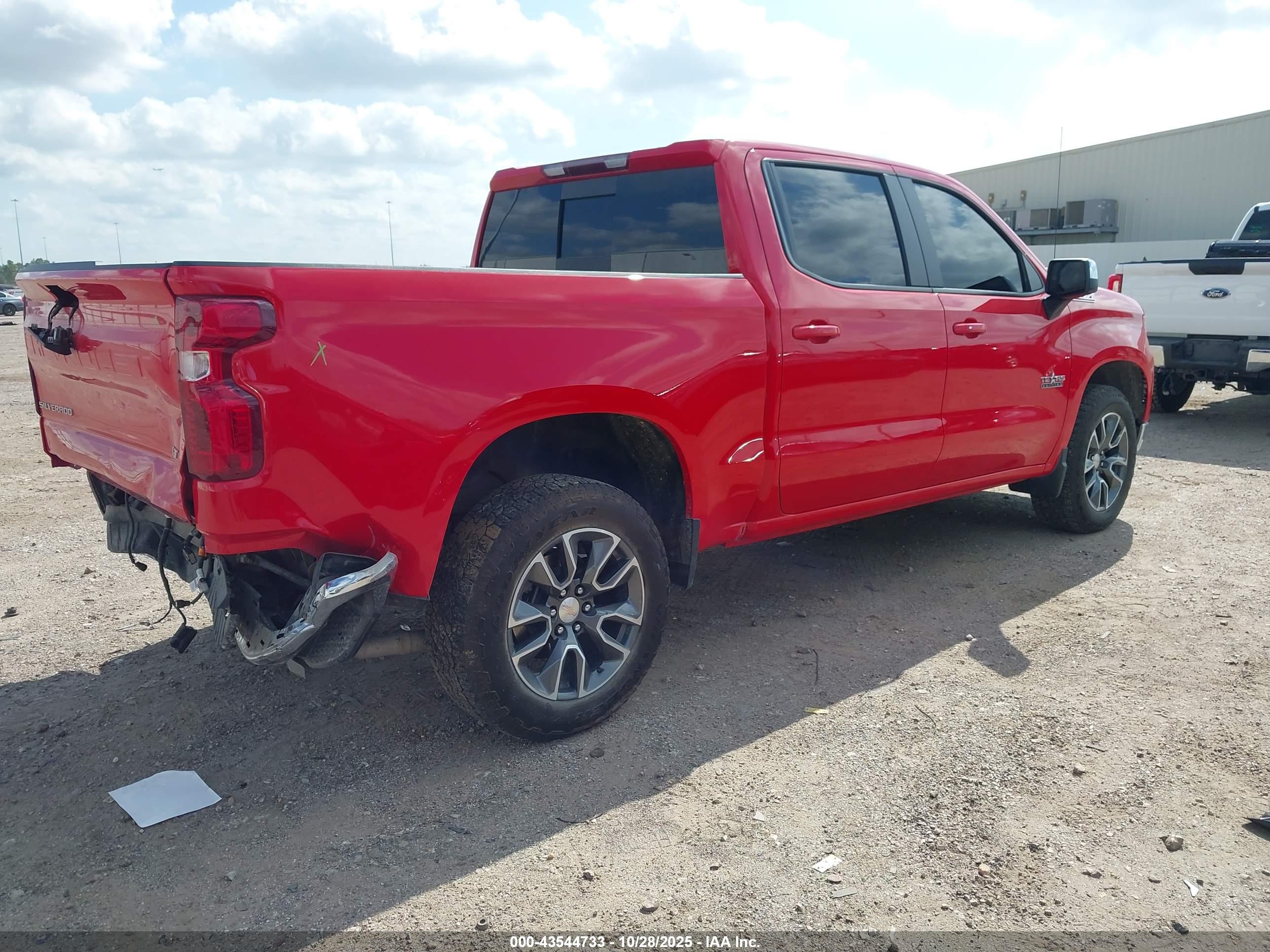 CHEVROLET SILVERADO image 4