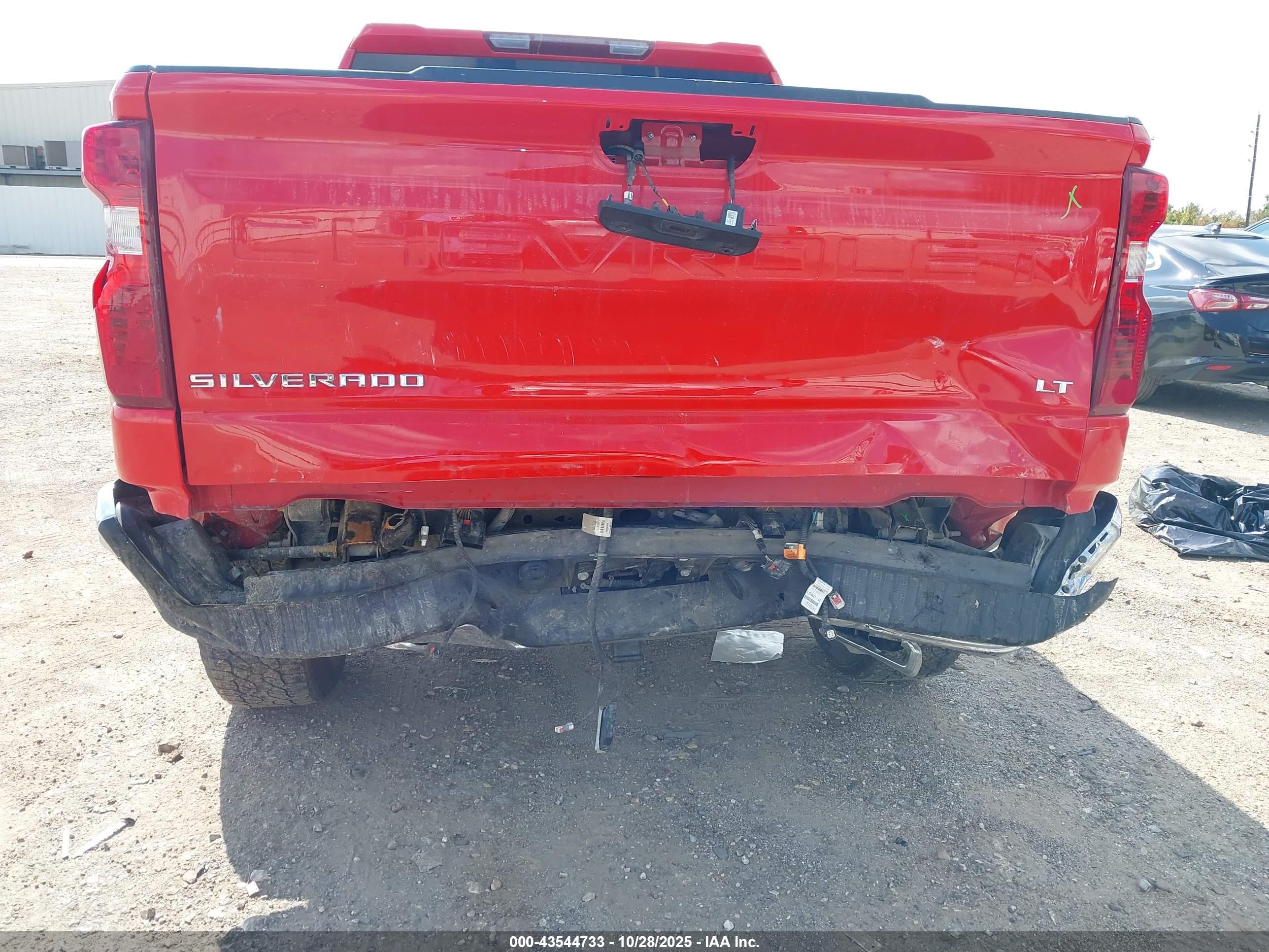 CHEVROLET SILVERADO image 6