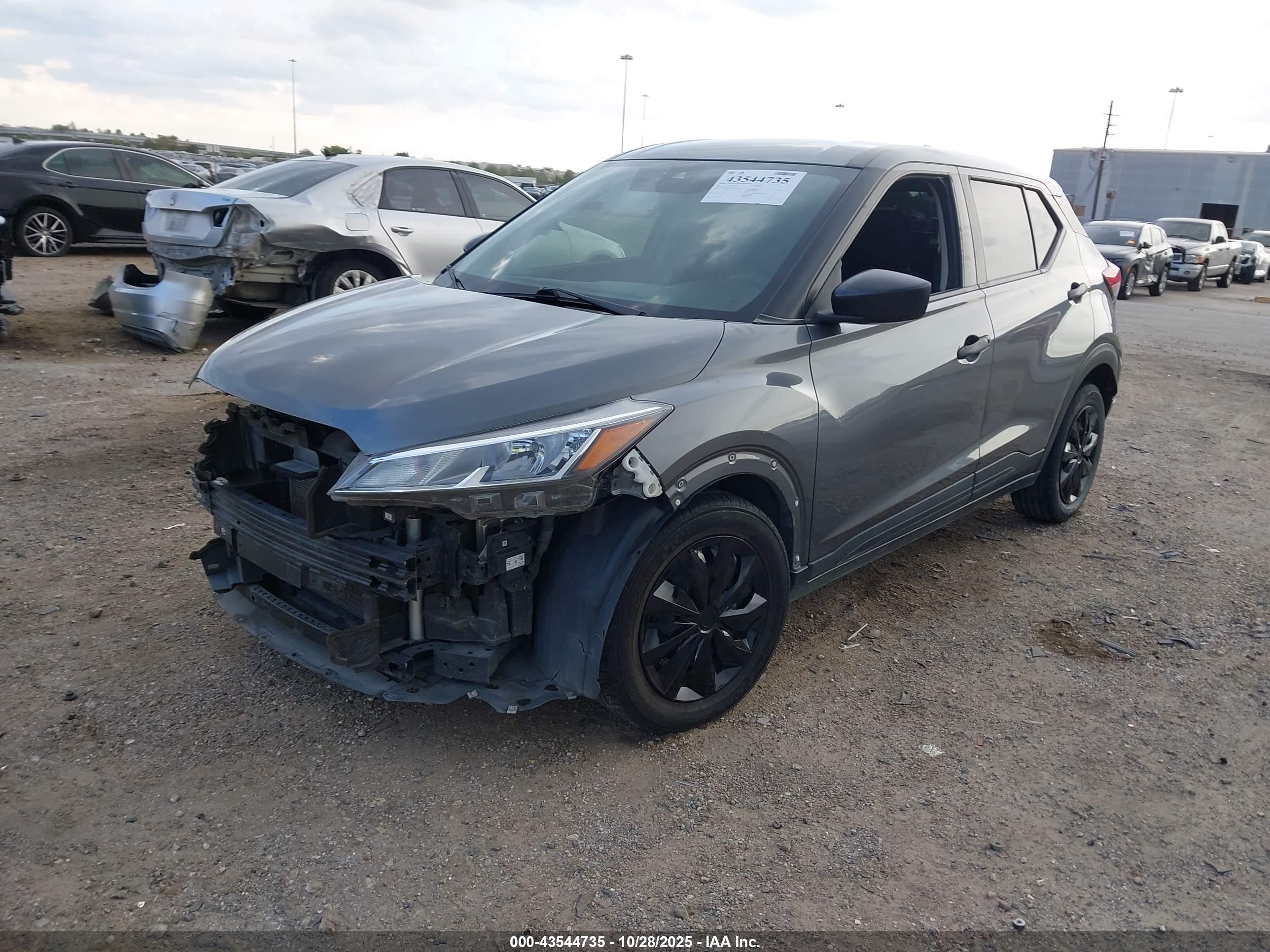 NISSAN KICKS image 2