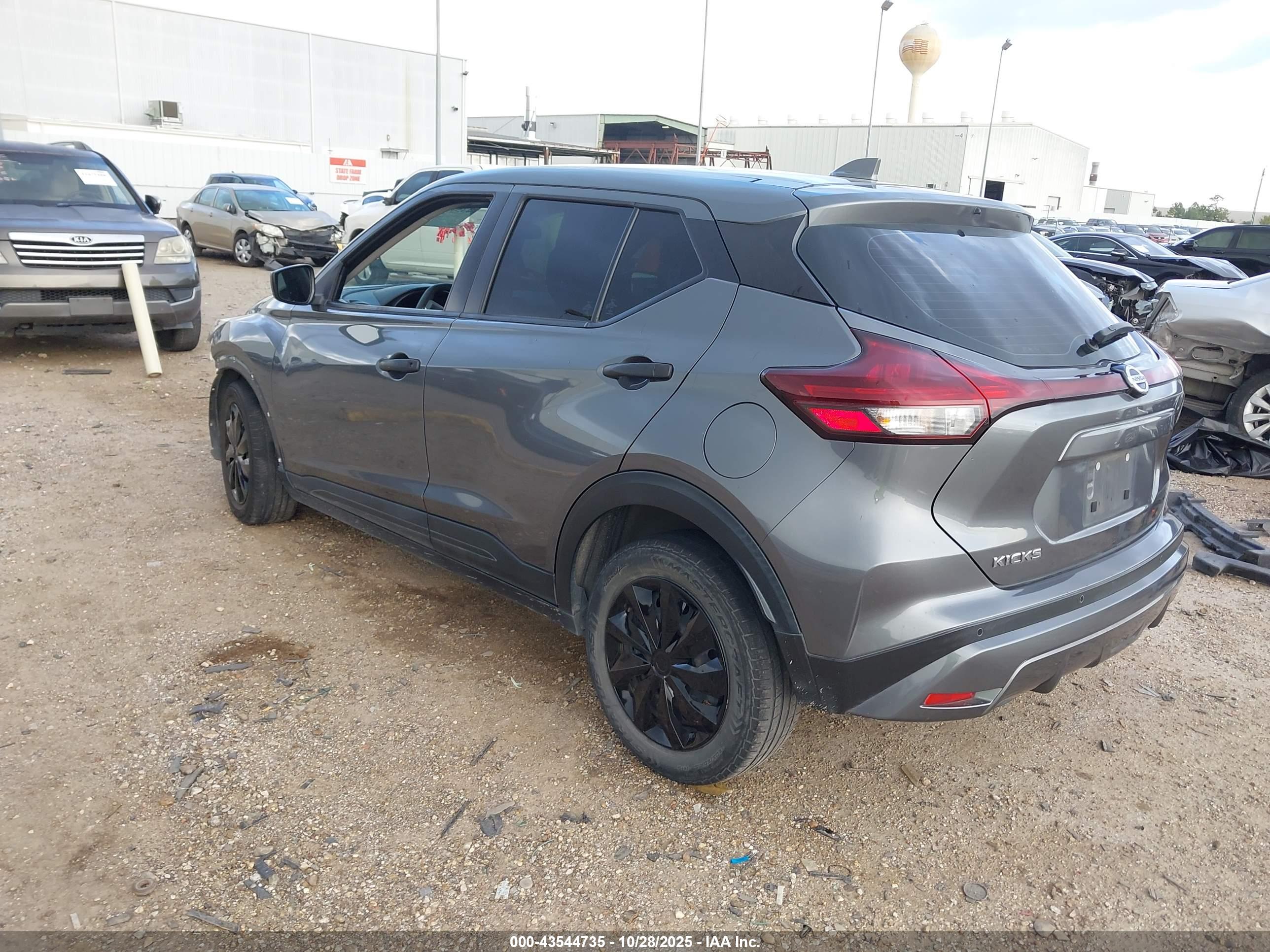 NISSAN KICKS image 3