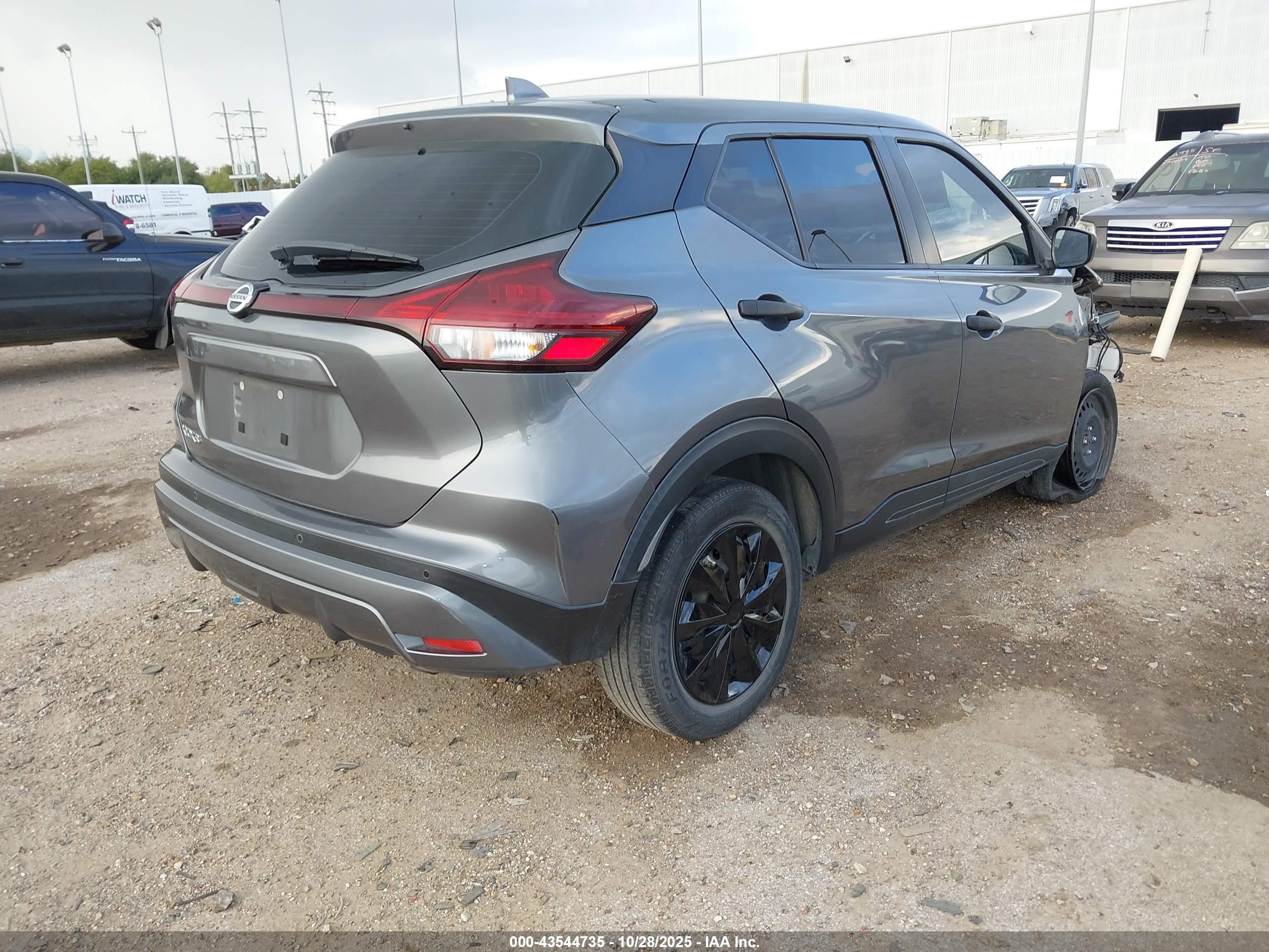 NISSAN KICKS image 4
