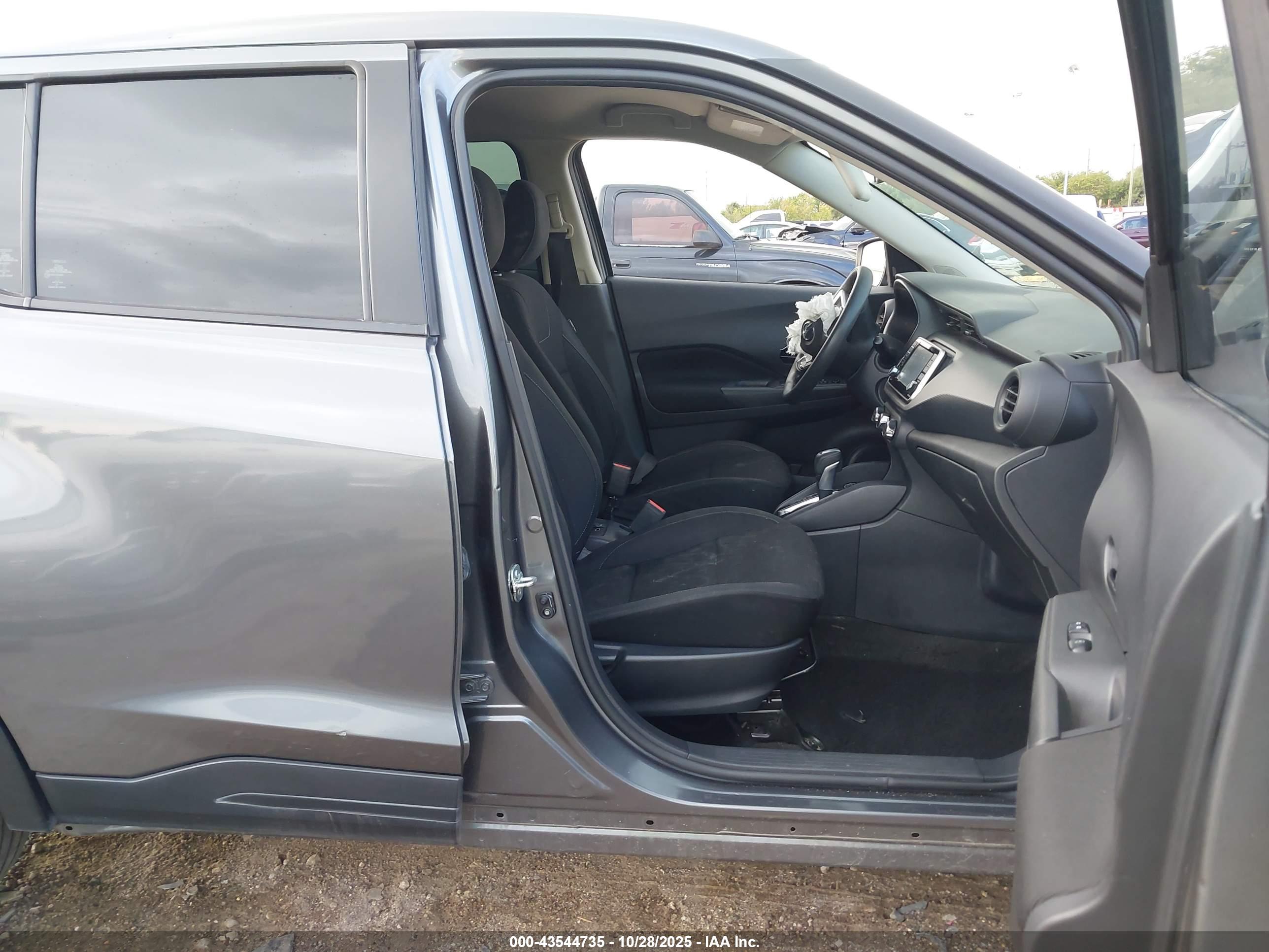 NISSAN KICKS image 5
