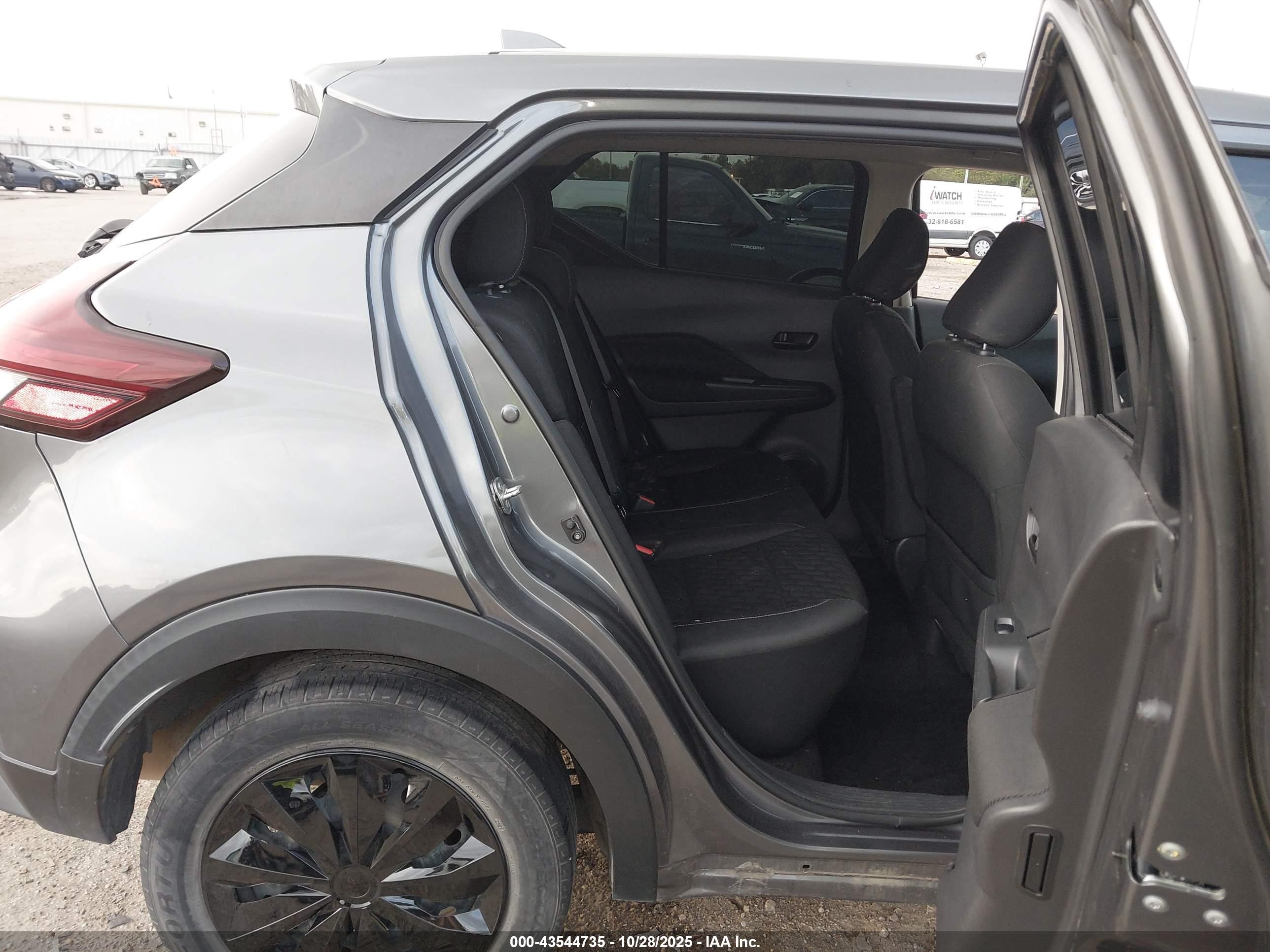 NISSAN KICKS image 8