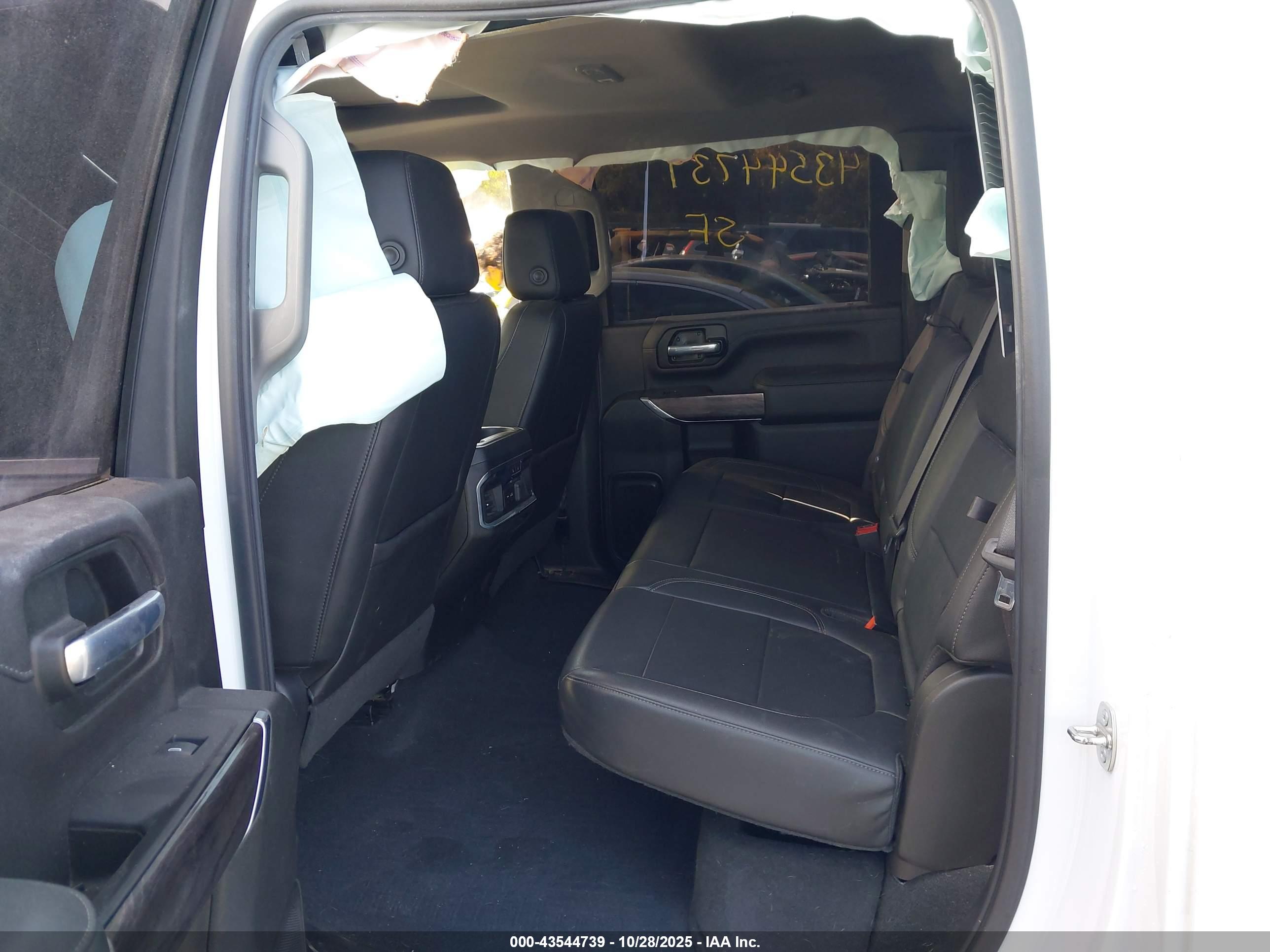 CHEVROLET SILVERADO image 7