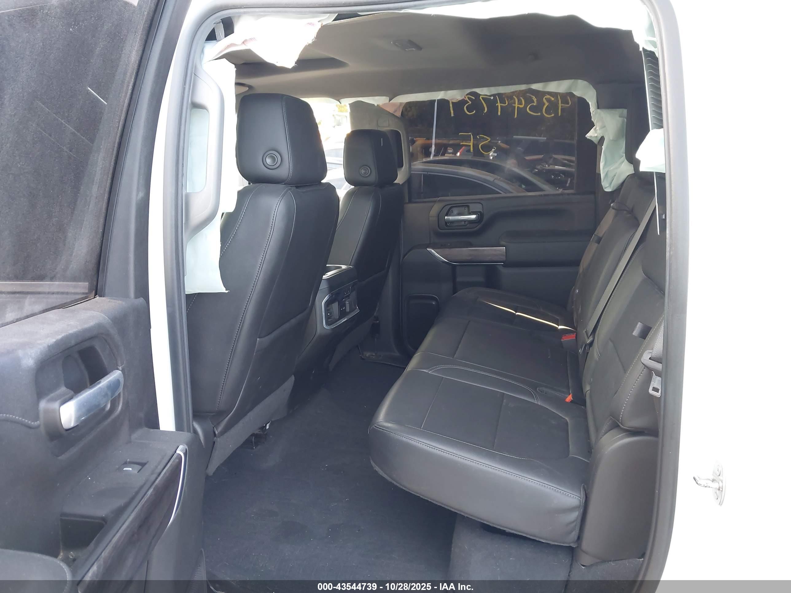 CHEVROLET SILVERADO image 8