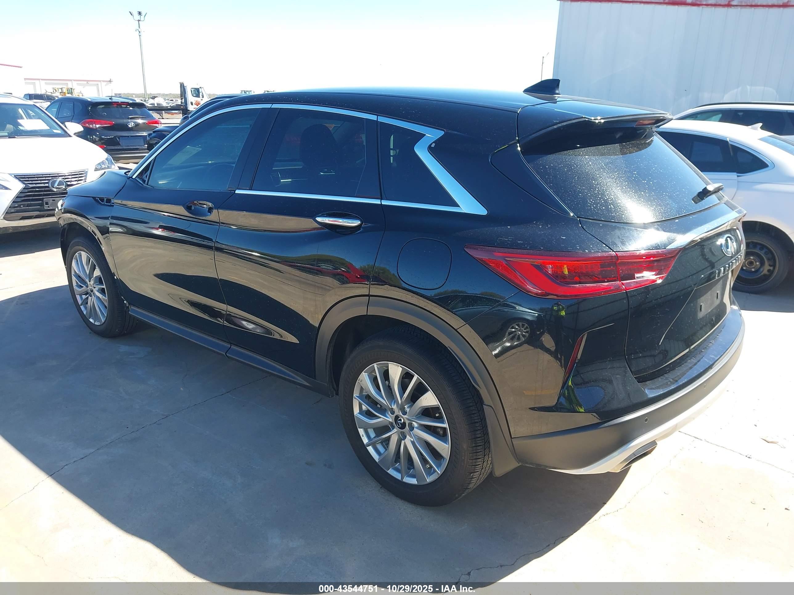 INFINITI QX50 image 3