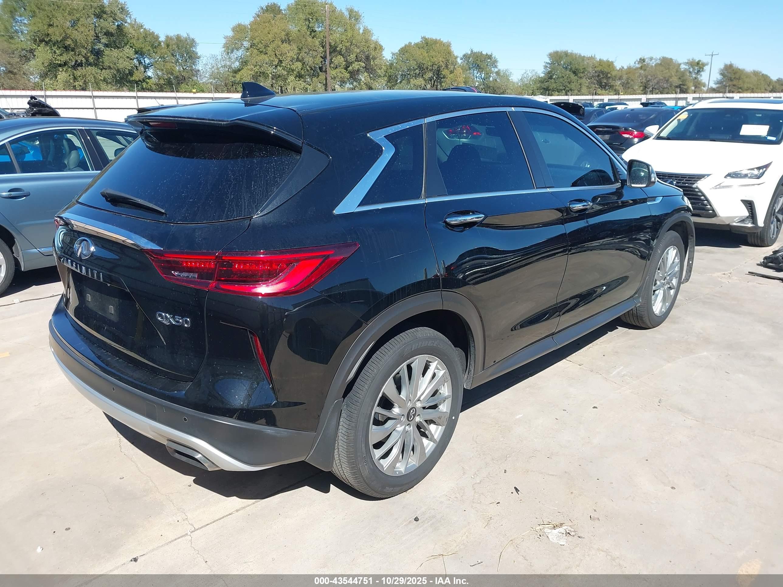 INFINITI QX50 image 4