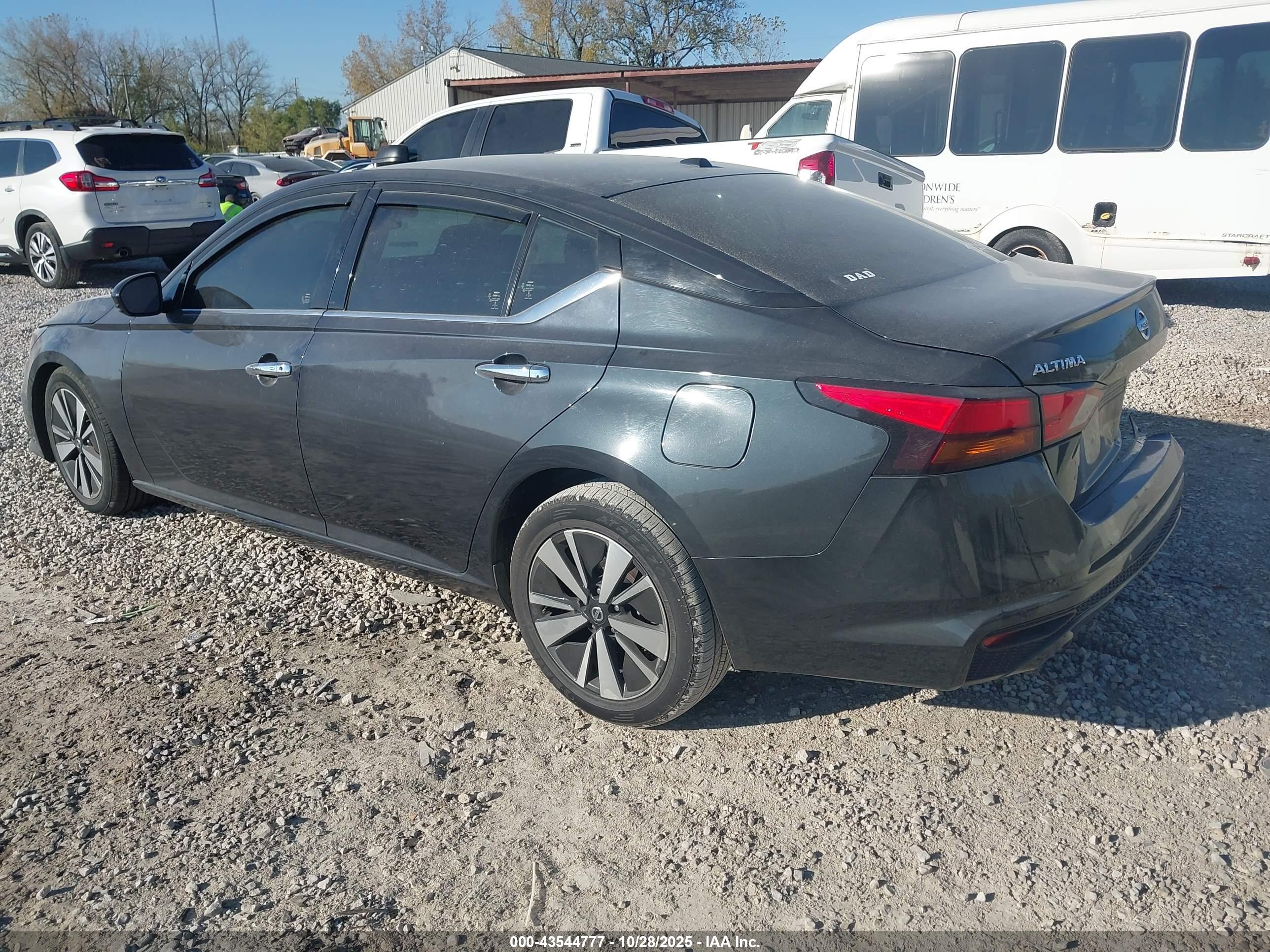 NISSAN ALTIMA image 3