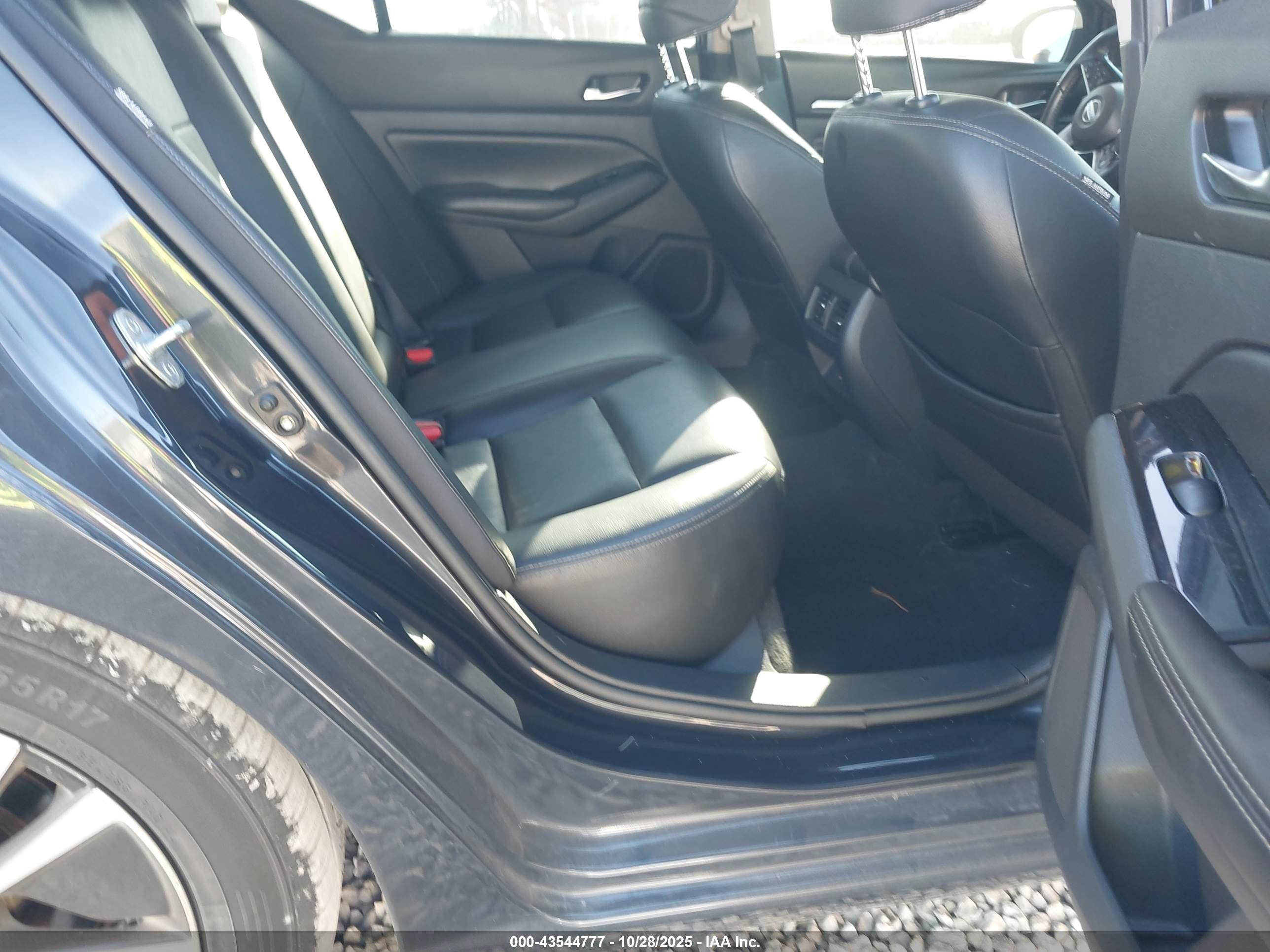 NISSAN ALTIMA image 8