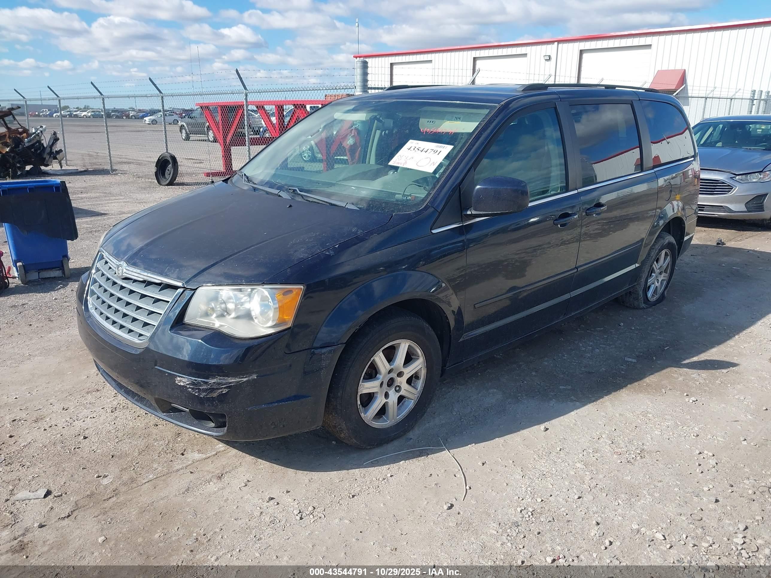 CHRYSLER TOWN image 2